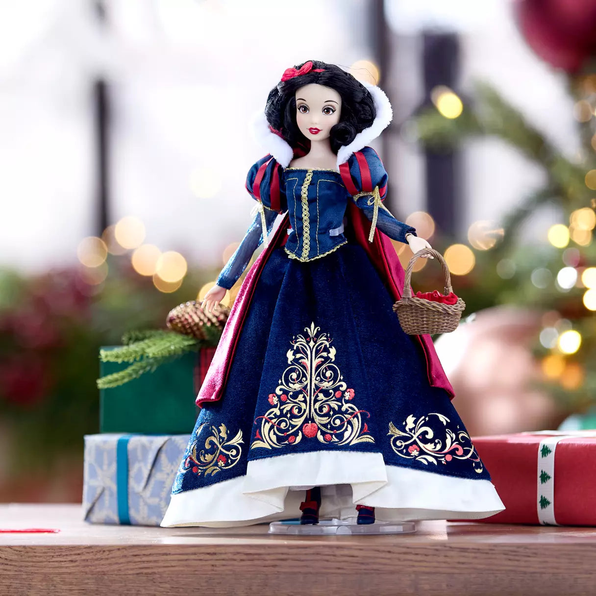 Snow White 2025 Holiday Special Edition Doll Blanca Nieves