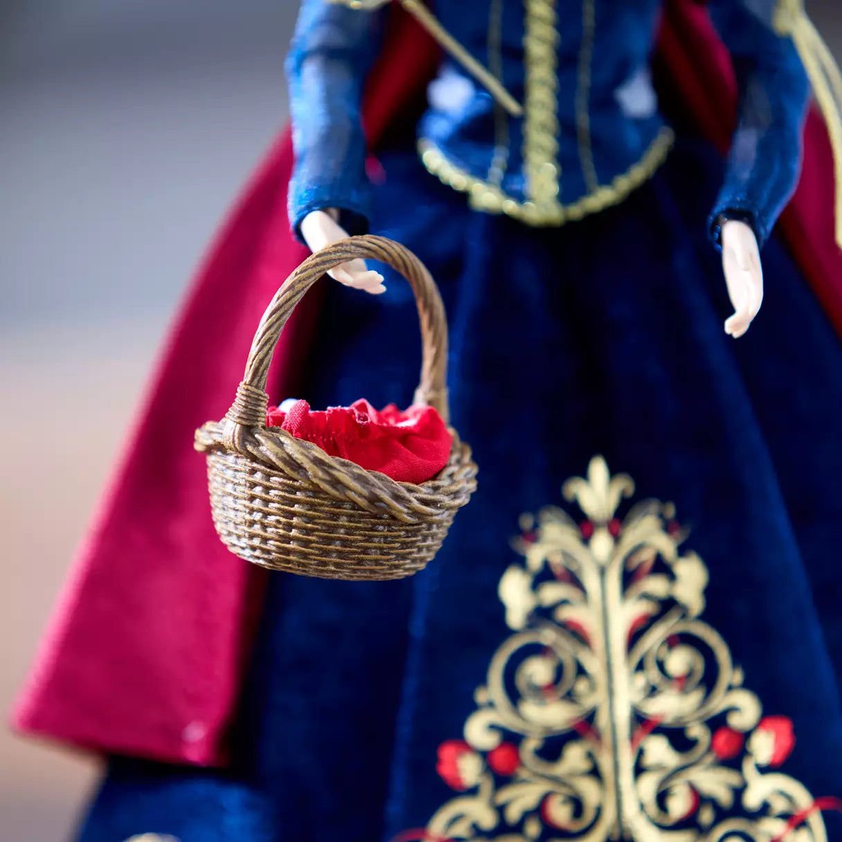 Snow White 2025 Holiday Special Edition Doll Blanca Nieves