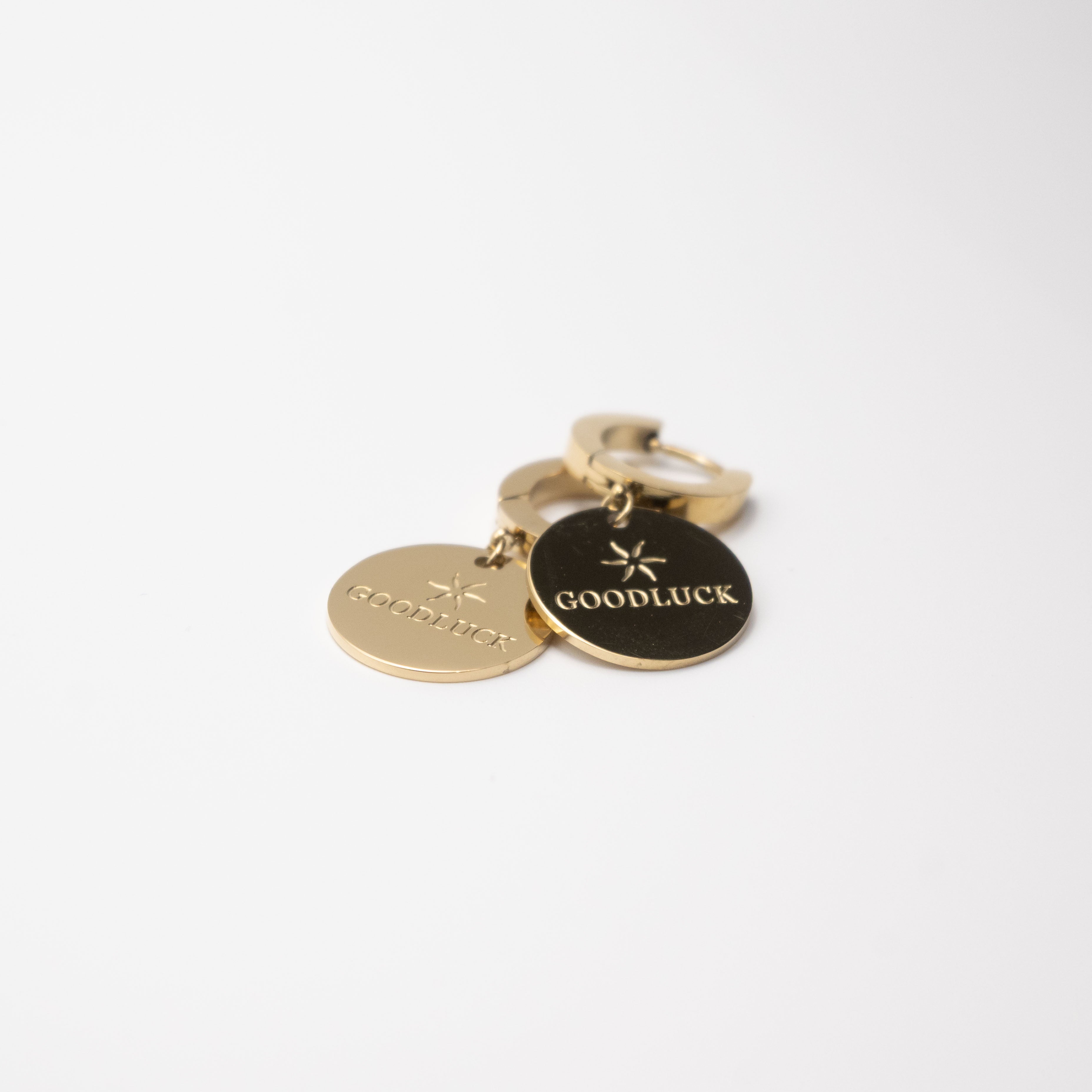Aretes Con Dije "Goodluck"