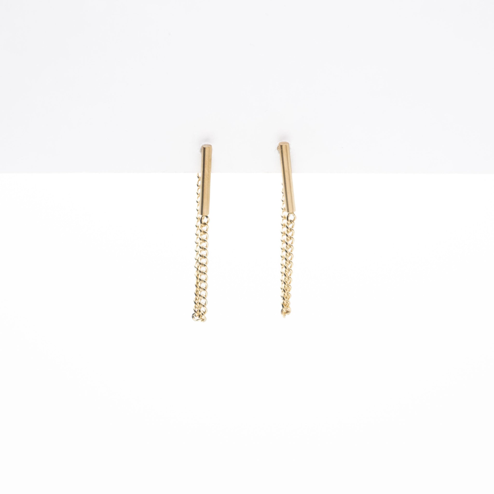 Aretes Dorados Con Con Cadena Colgante