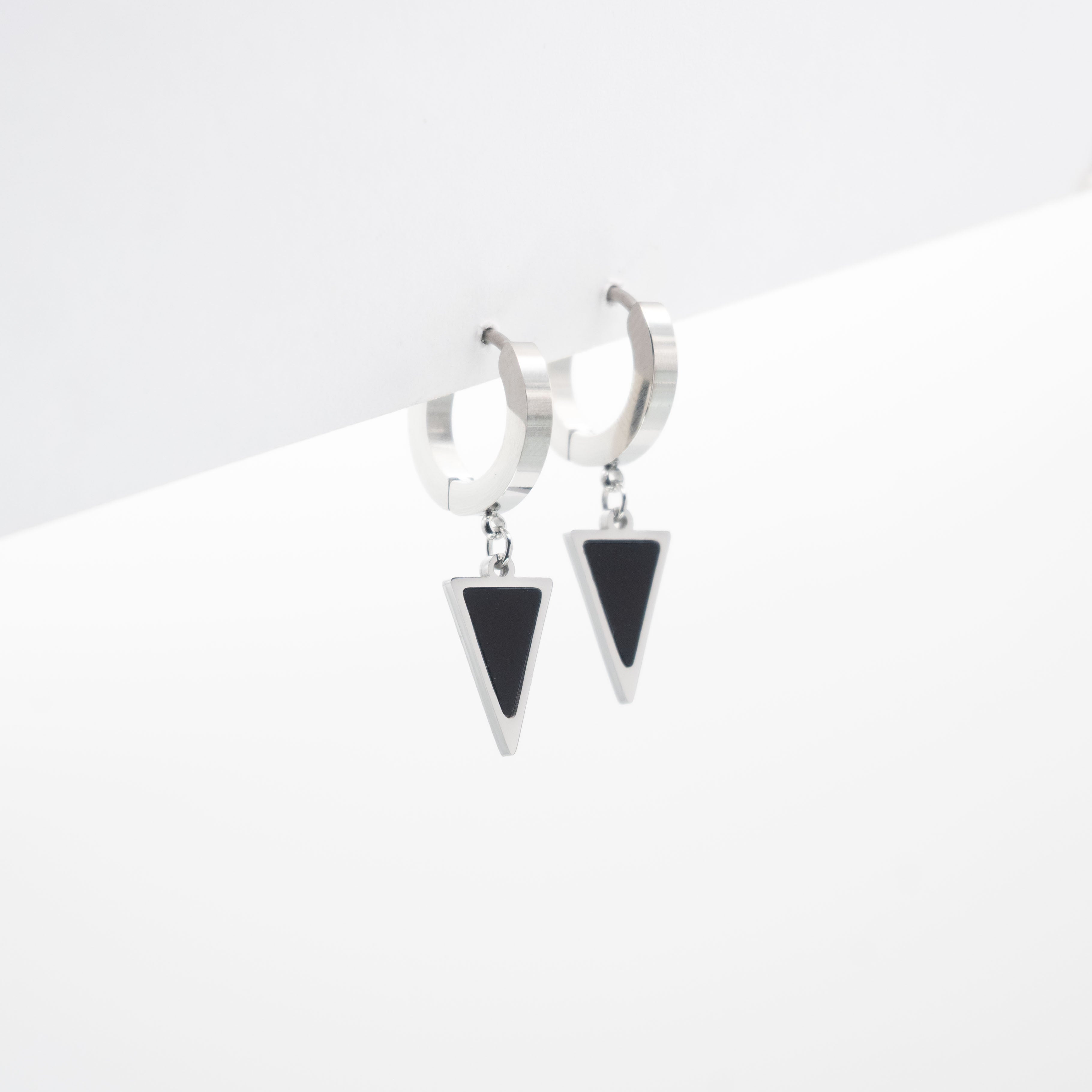 Aretes Triangulares Colgantes