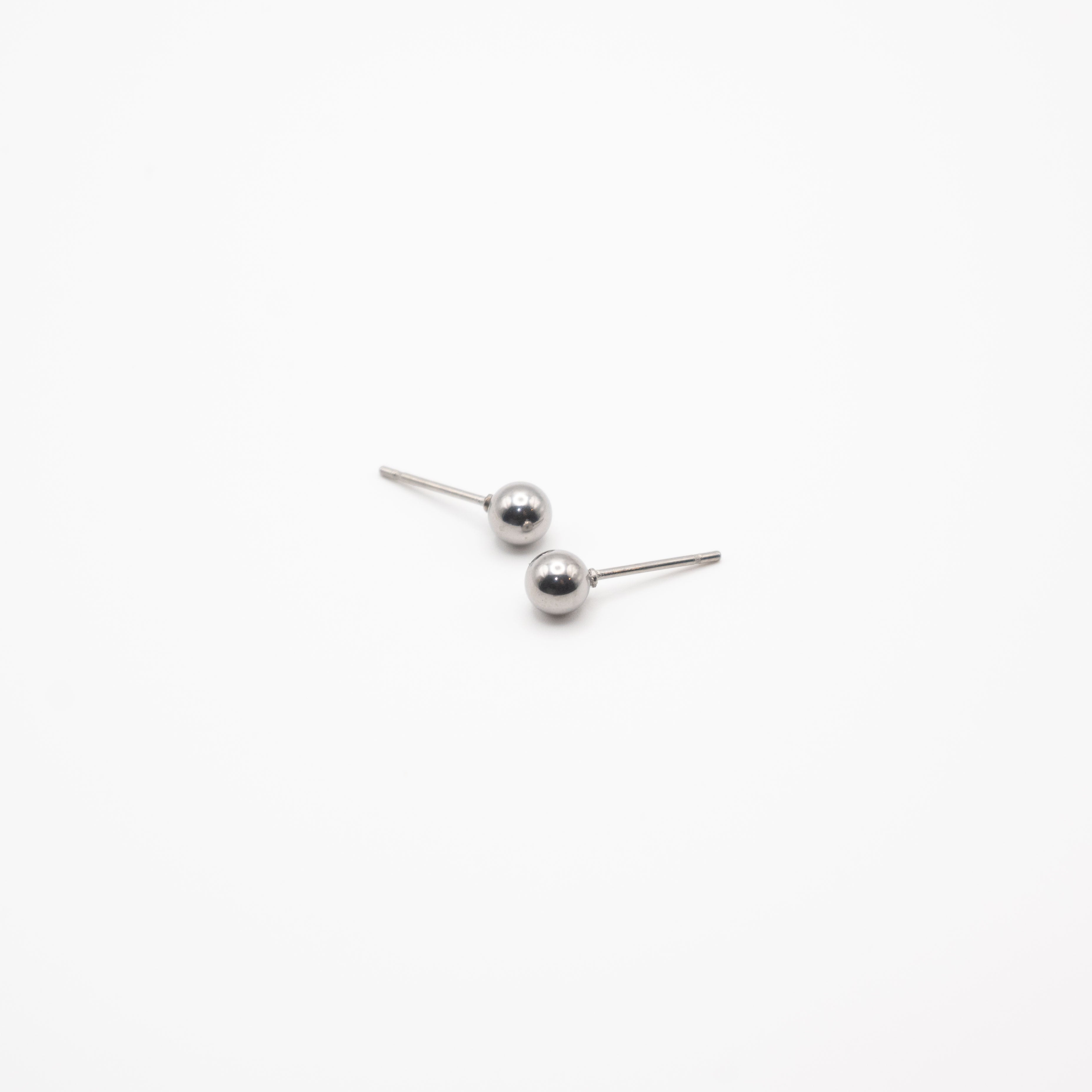 Aretes Minimalistas Plateados Mediano