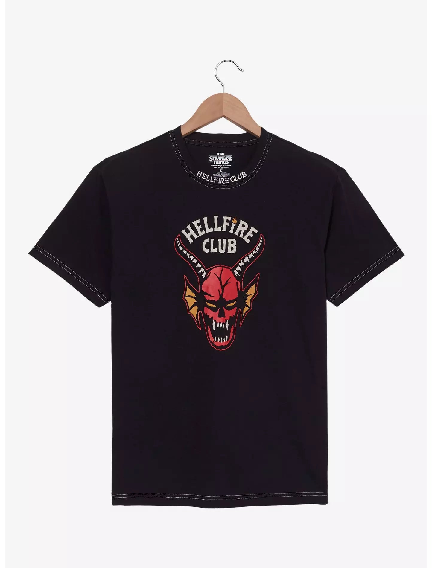 Camiseta Hellfire Club Stranger Things Cuello Bordado