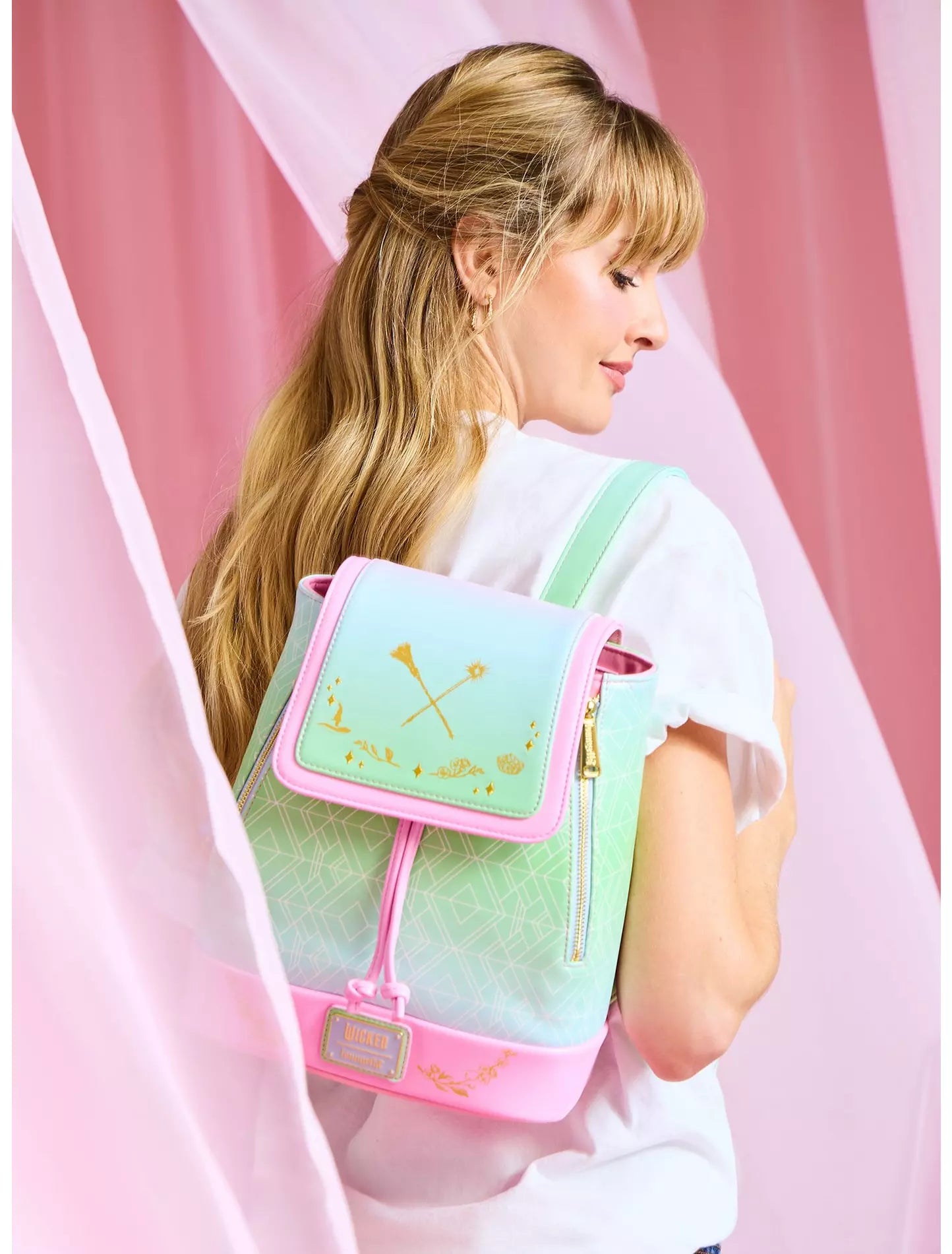 Mini Mochila Loungefly Wicked Iridiscente con Efecto Ombré