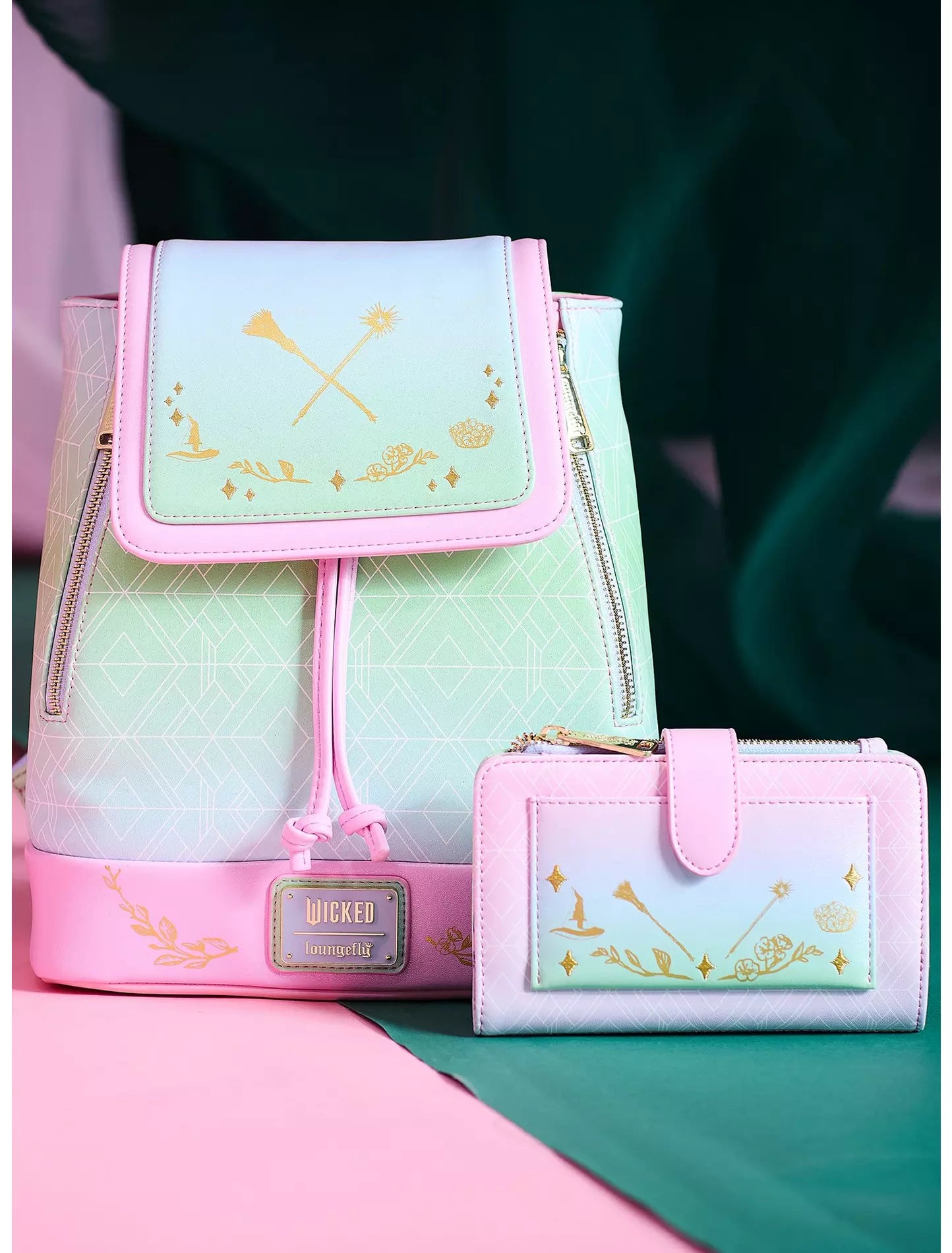 Mini Mochila Loungefly Wicked Iridiscente con Efecto Ombré