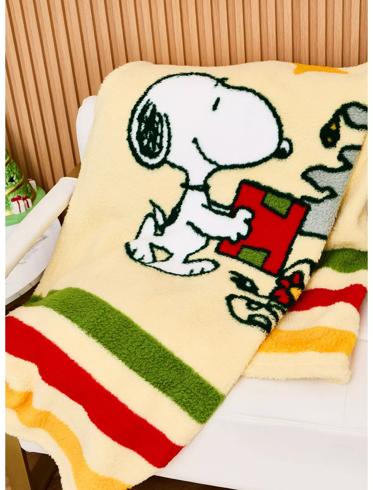 Peanuts Snoopy & Charlie Brown Holiday Sherpa Cobija