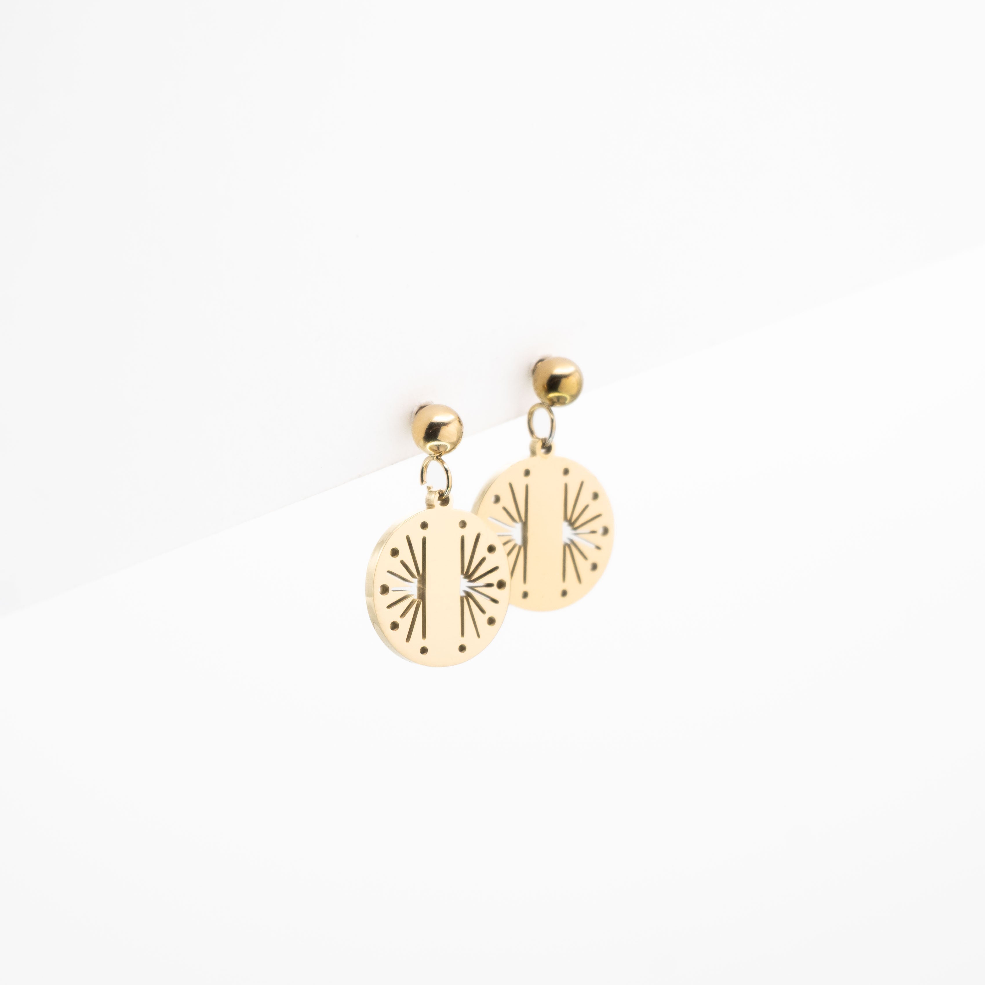 Aretes Circulares Dorados Calados
