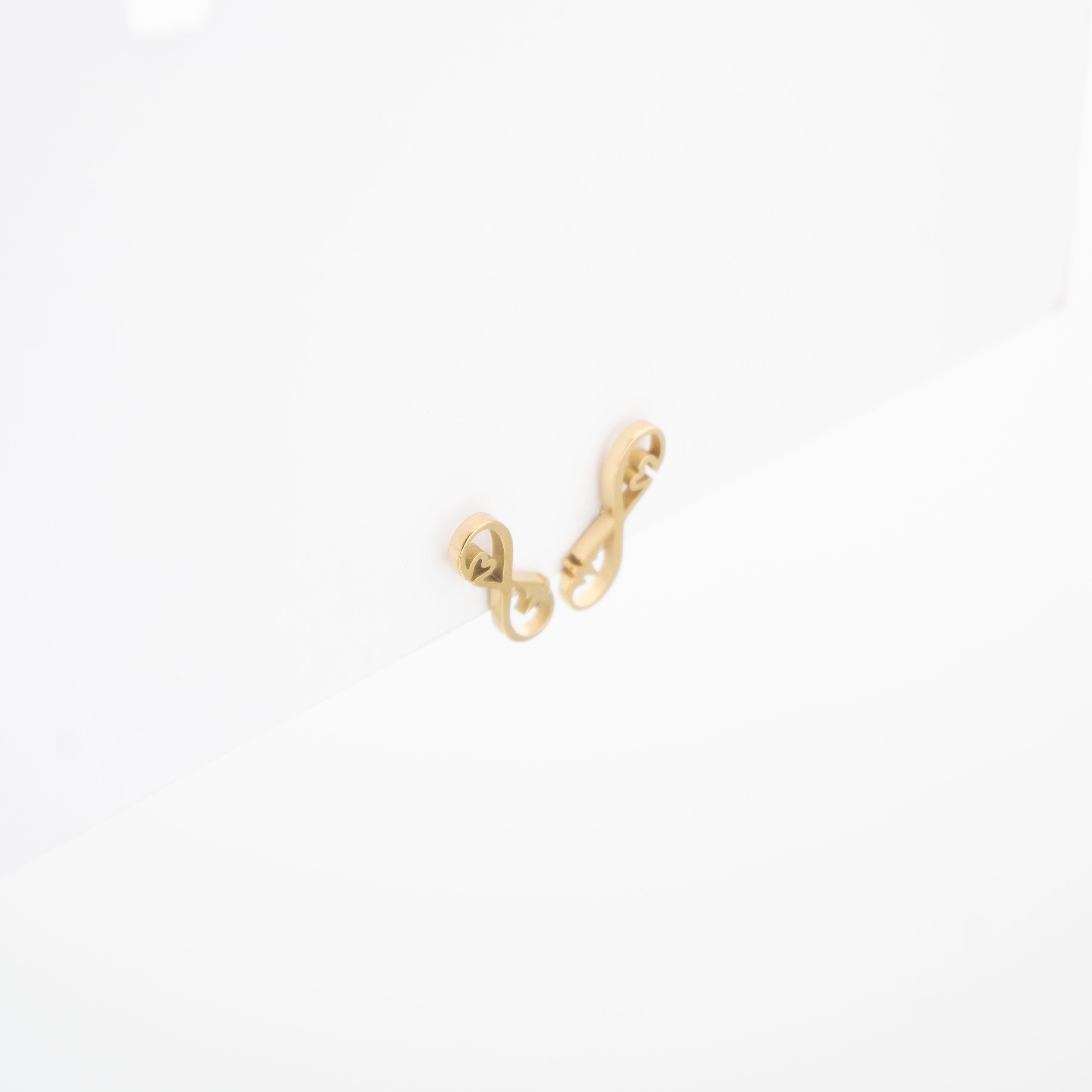 Aretes De Infinito, Latido Y Corazón