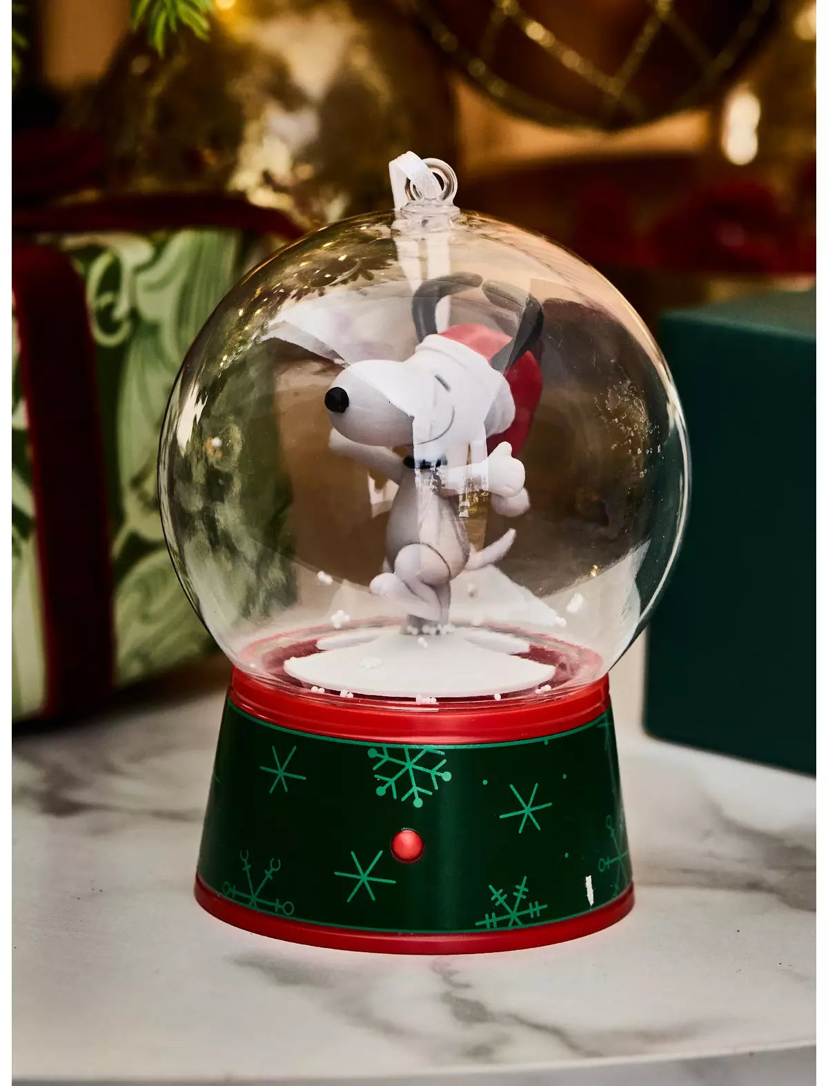 Peanuts Snoopy Snow Globe Musical Ornamento