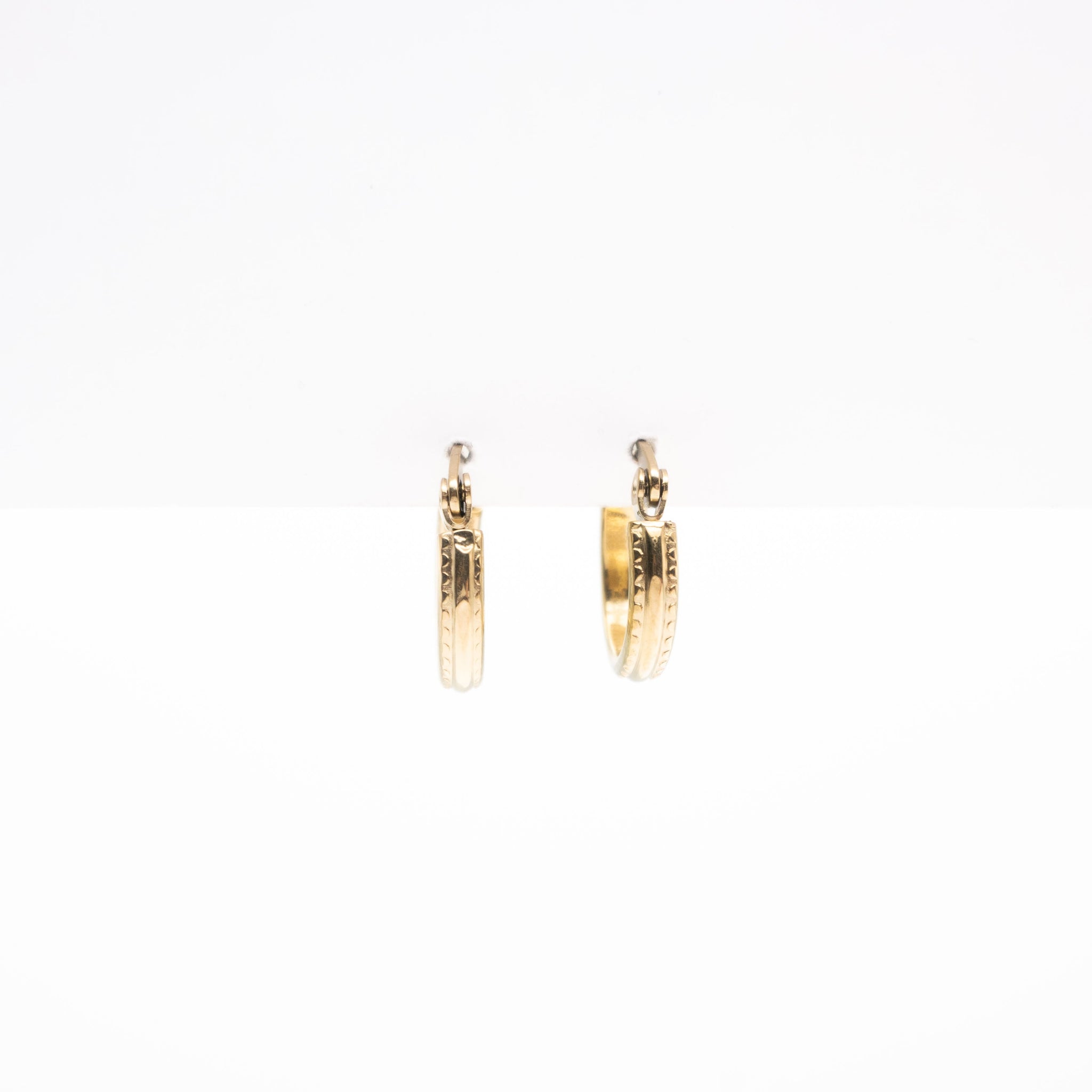 Aretes De Argolla Con Orla Estriada