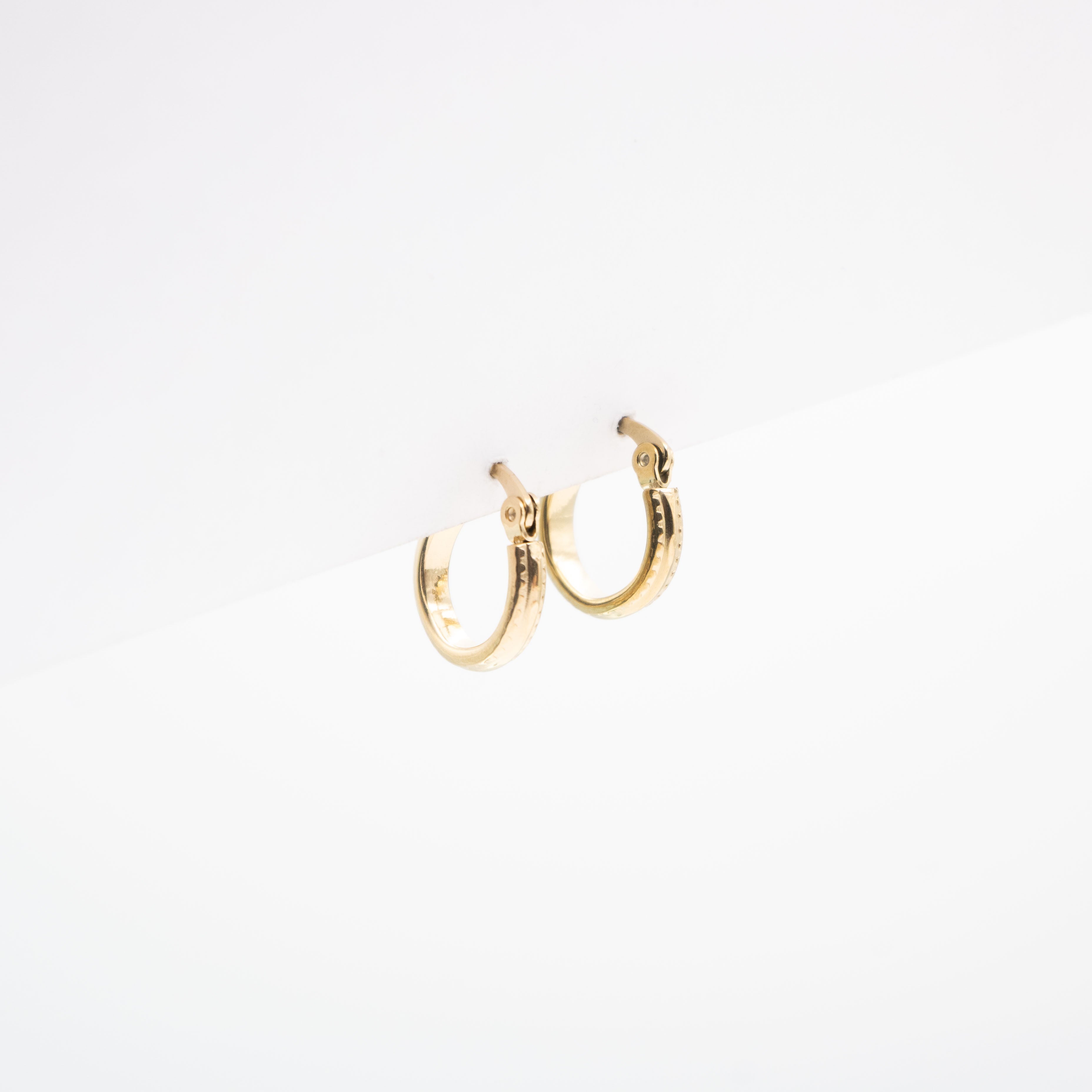 Aretes De Argolla Con Orla Estriada