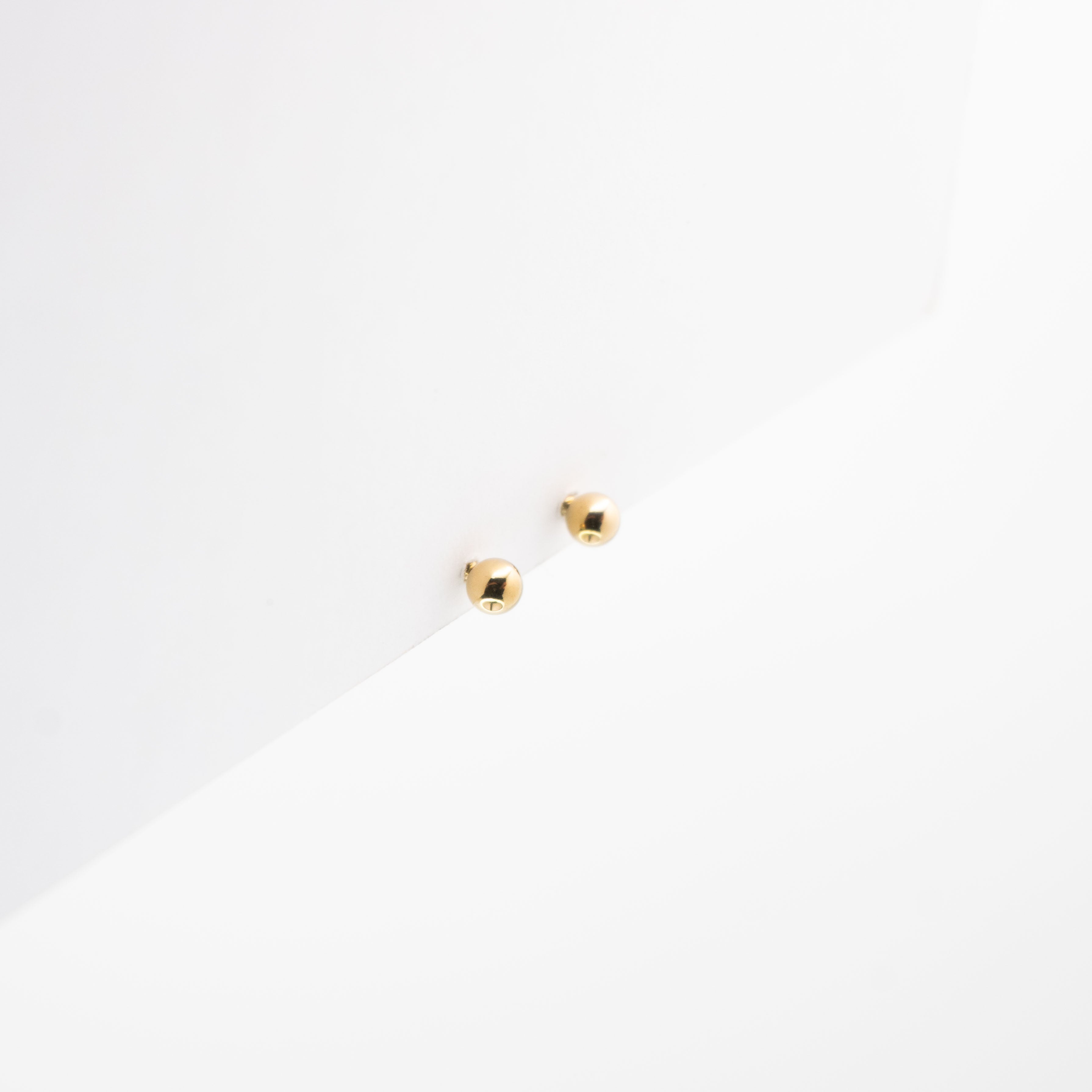 Arete Minimalista Dorado Mediano