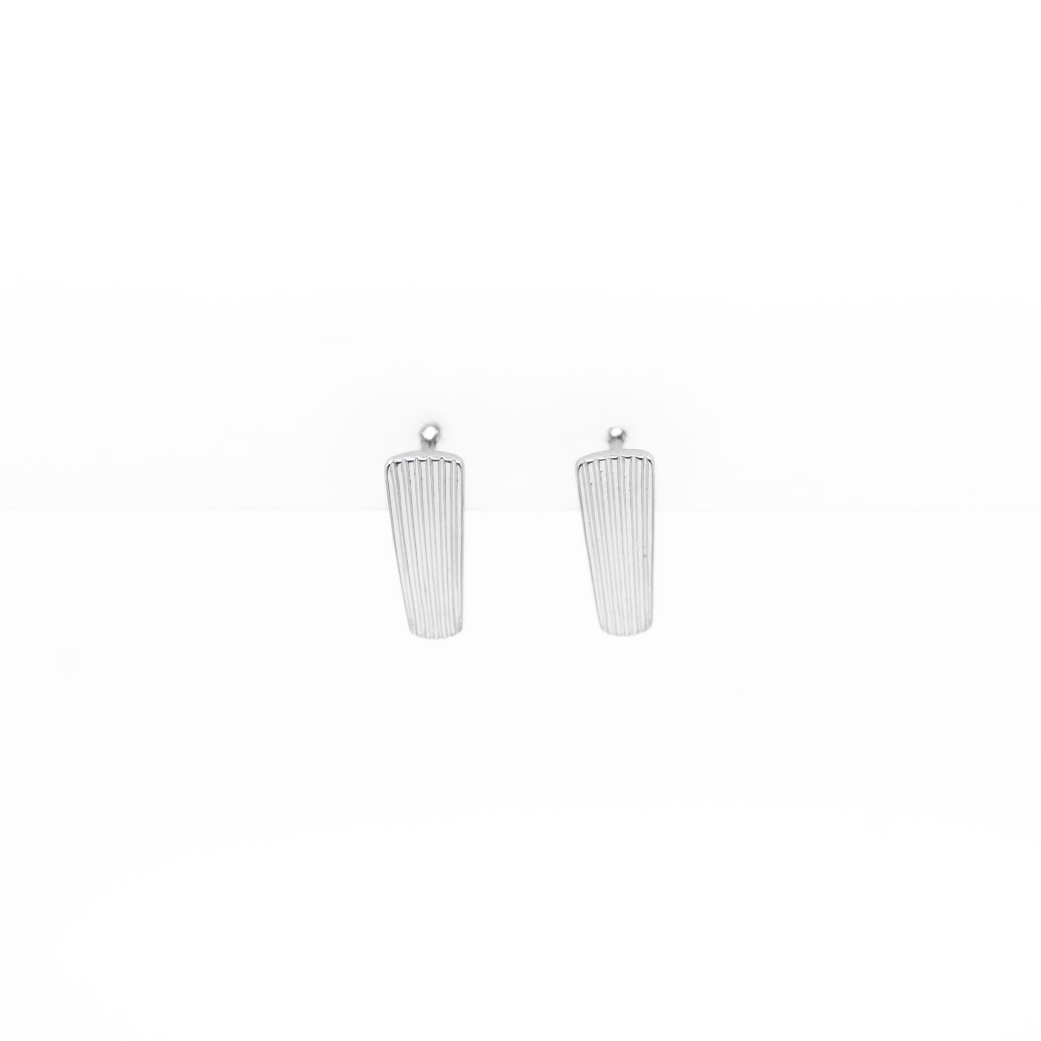 Aretes Con Barra De Textura Estriada