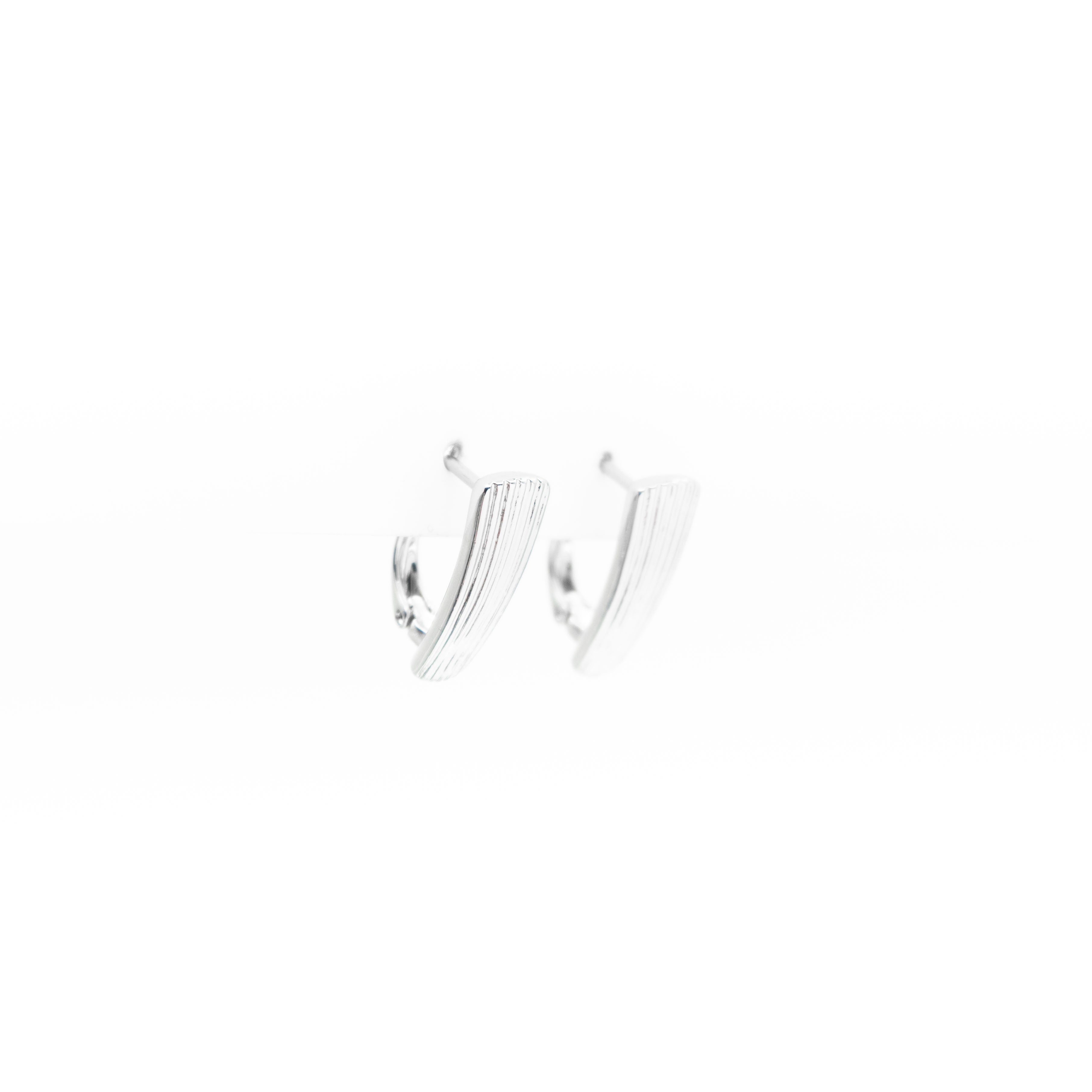 Aretes Con Barra De Textura Estriada