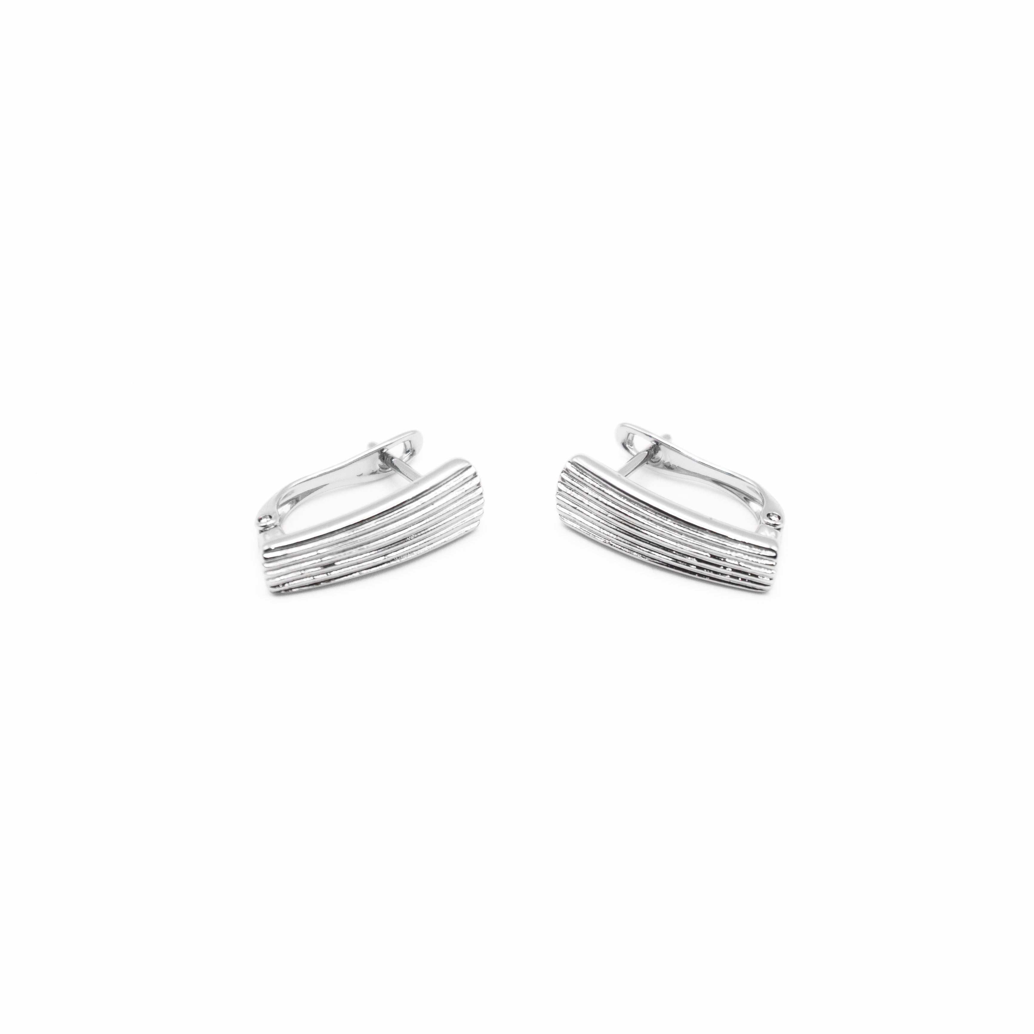 Aretes Con Barra De Textura Estriada