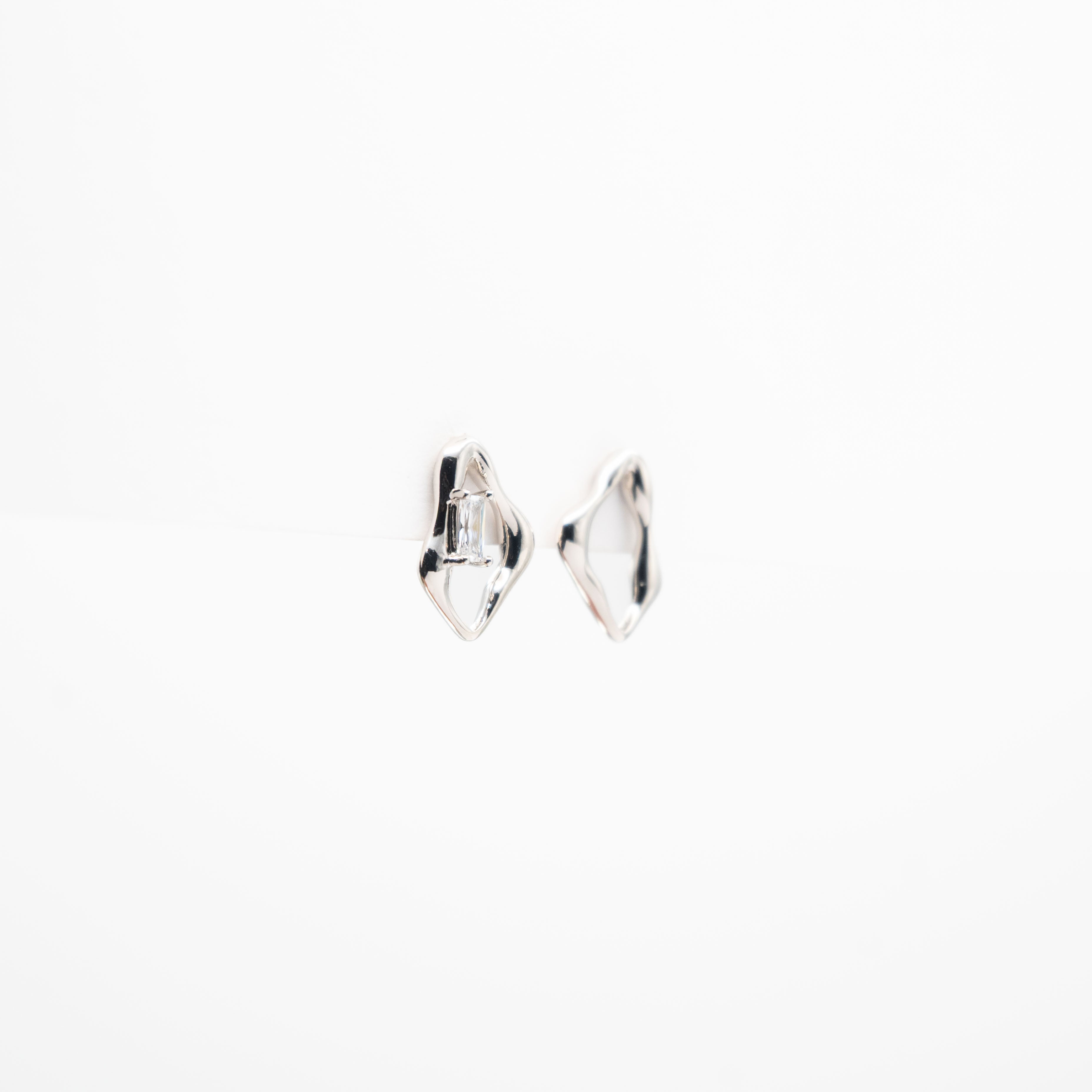 Aretes Plateados Con Circonia