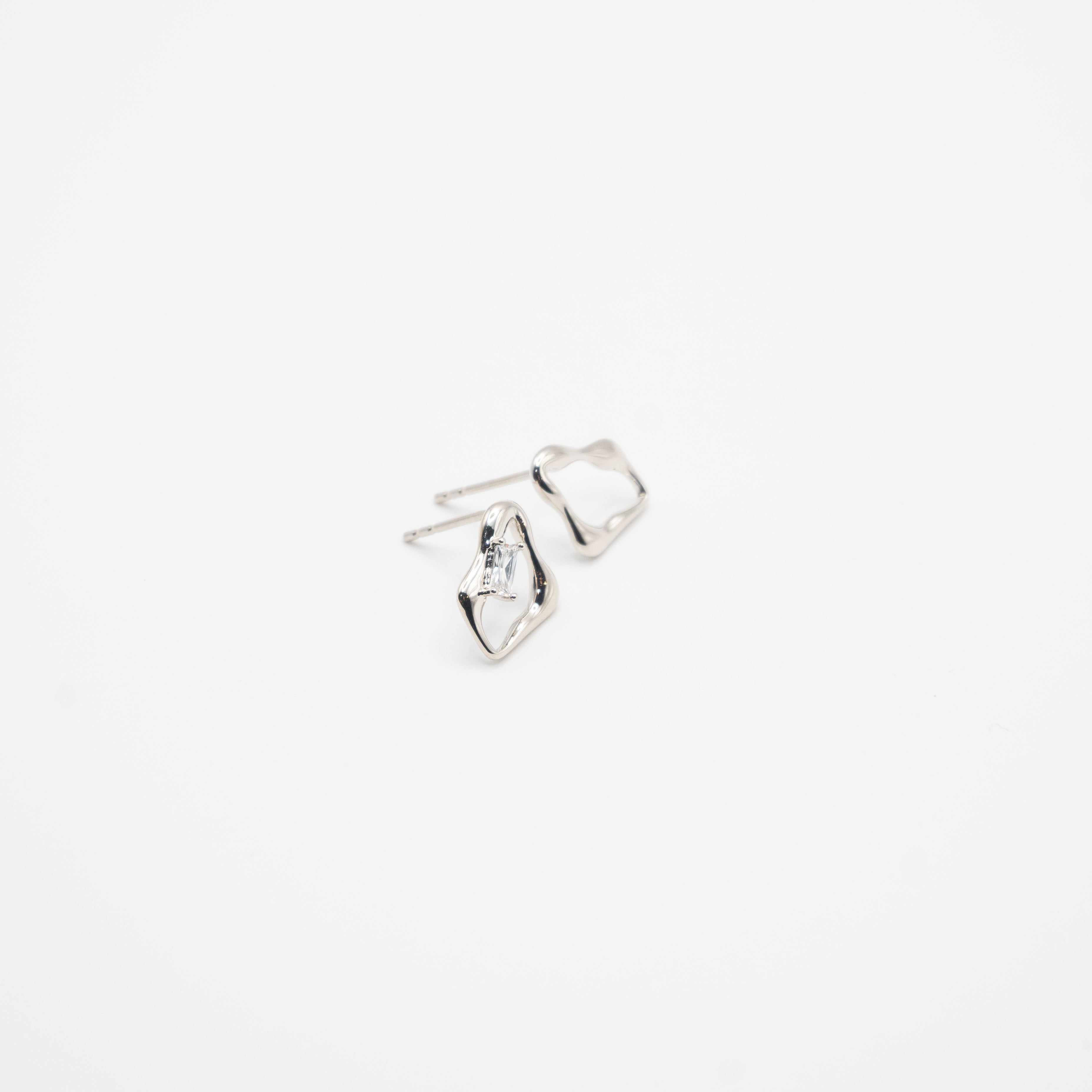 Aretes Plateados Con Circonia