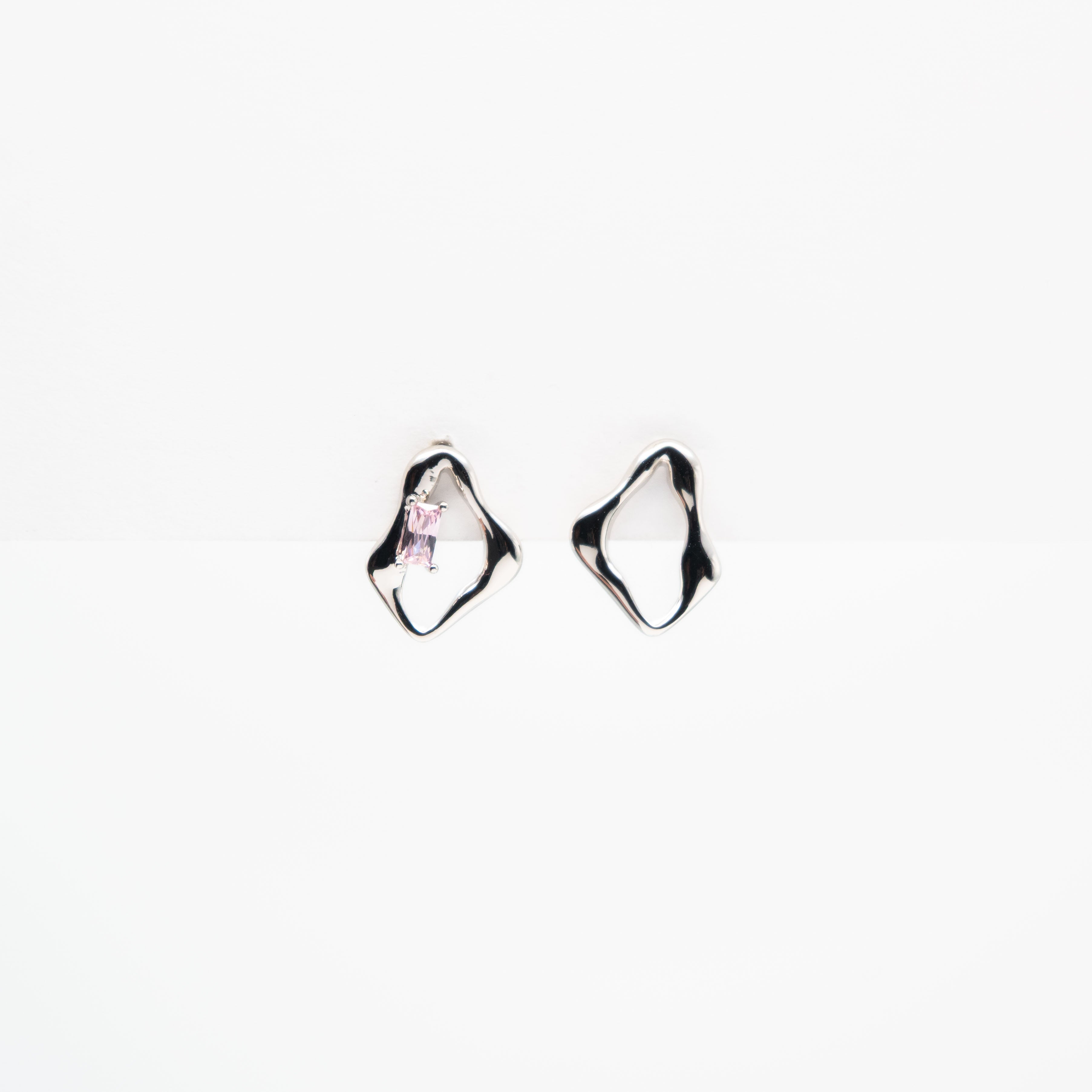 Aretes Plateados Con Circonia