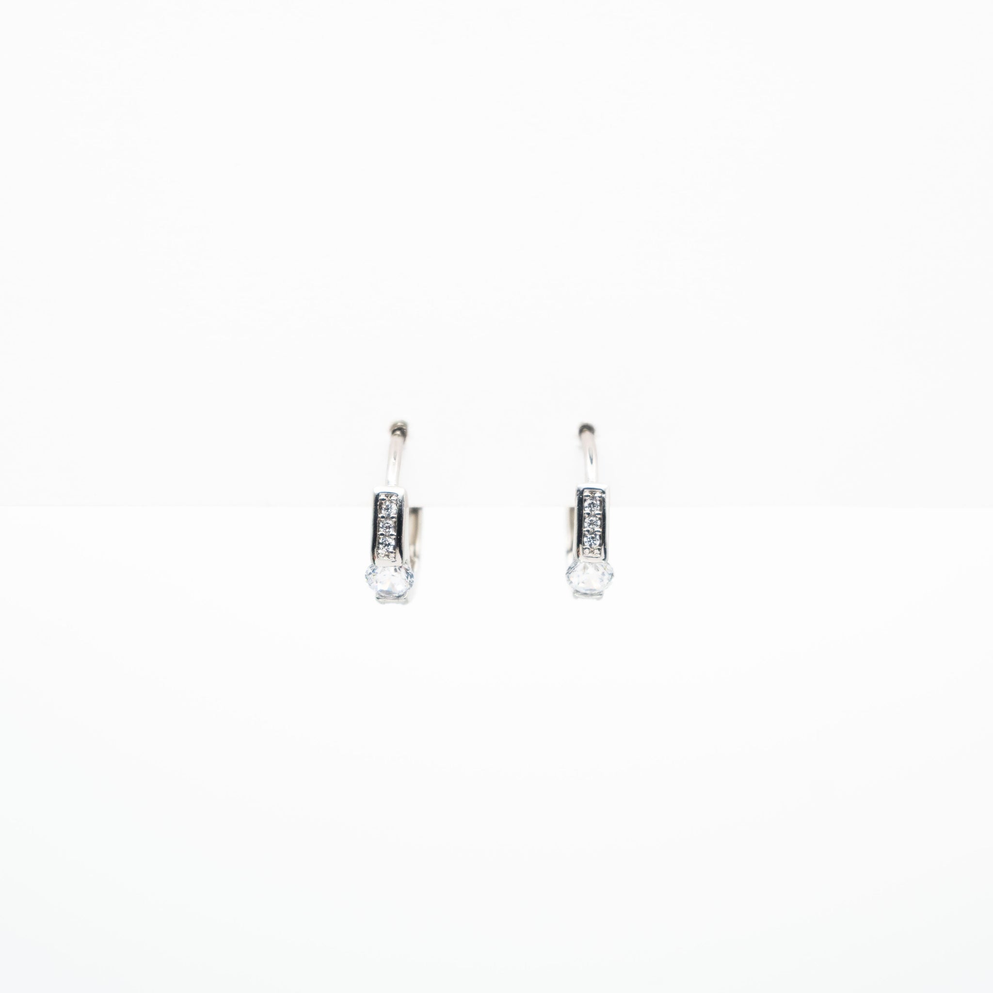 Aretes Plateados Con Franja Strass