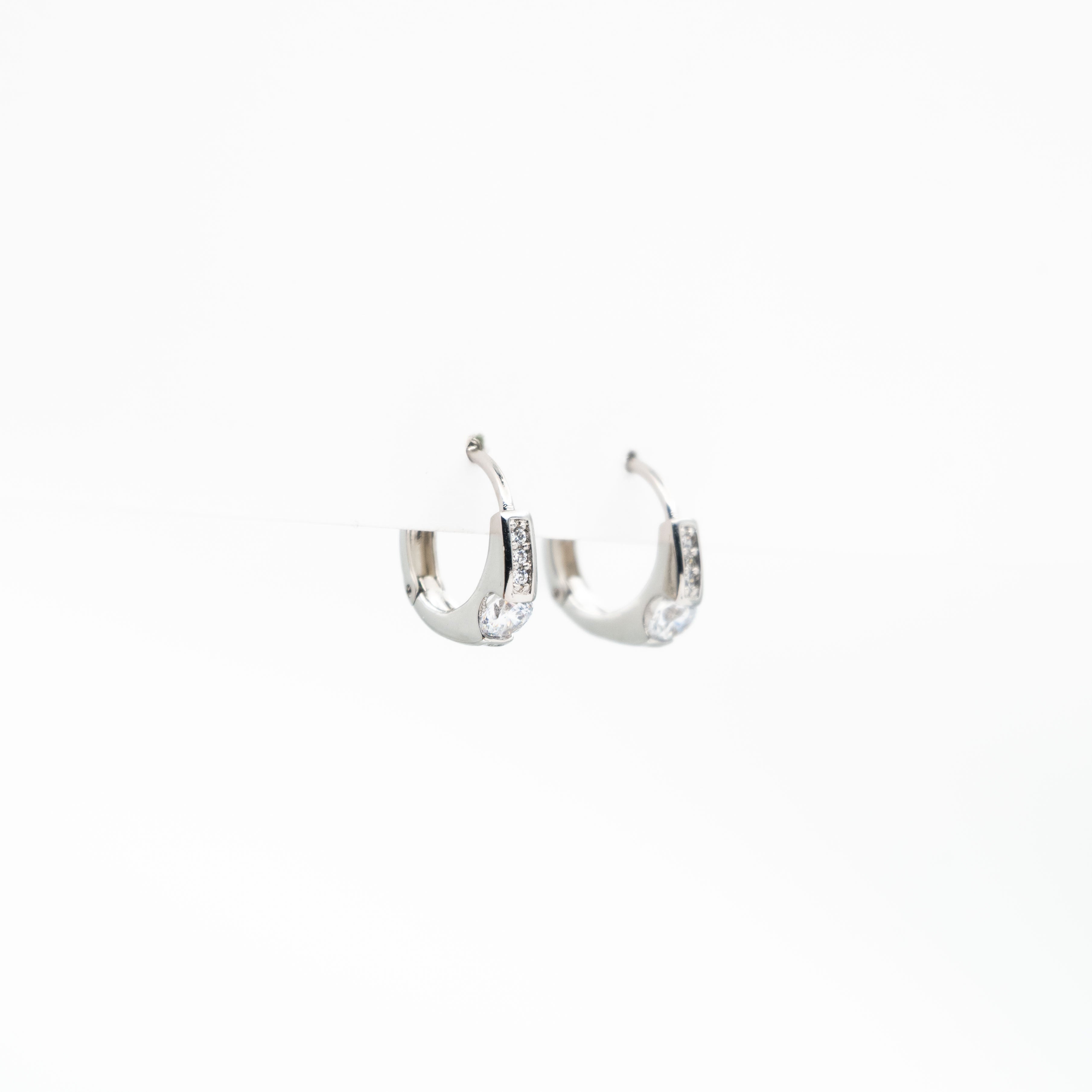 Aretes Plateados Con Franja Strass