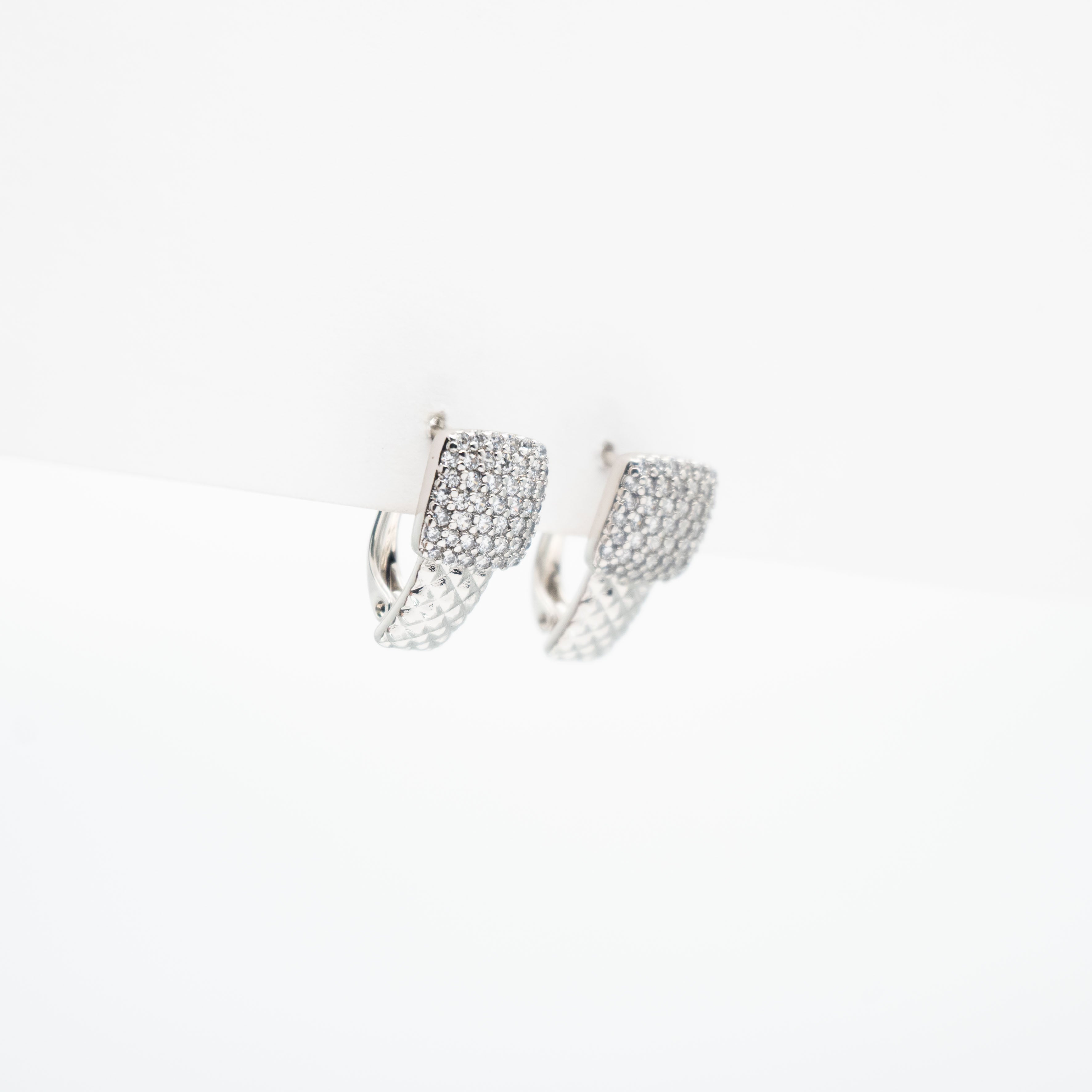 Aretes Plateados Con Strass