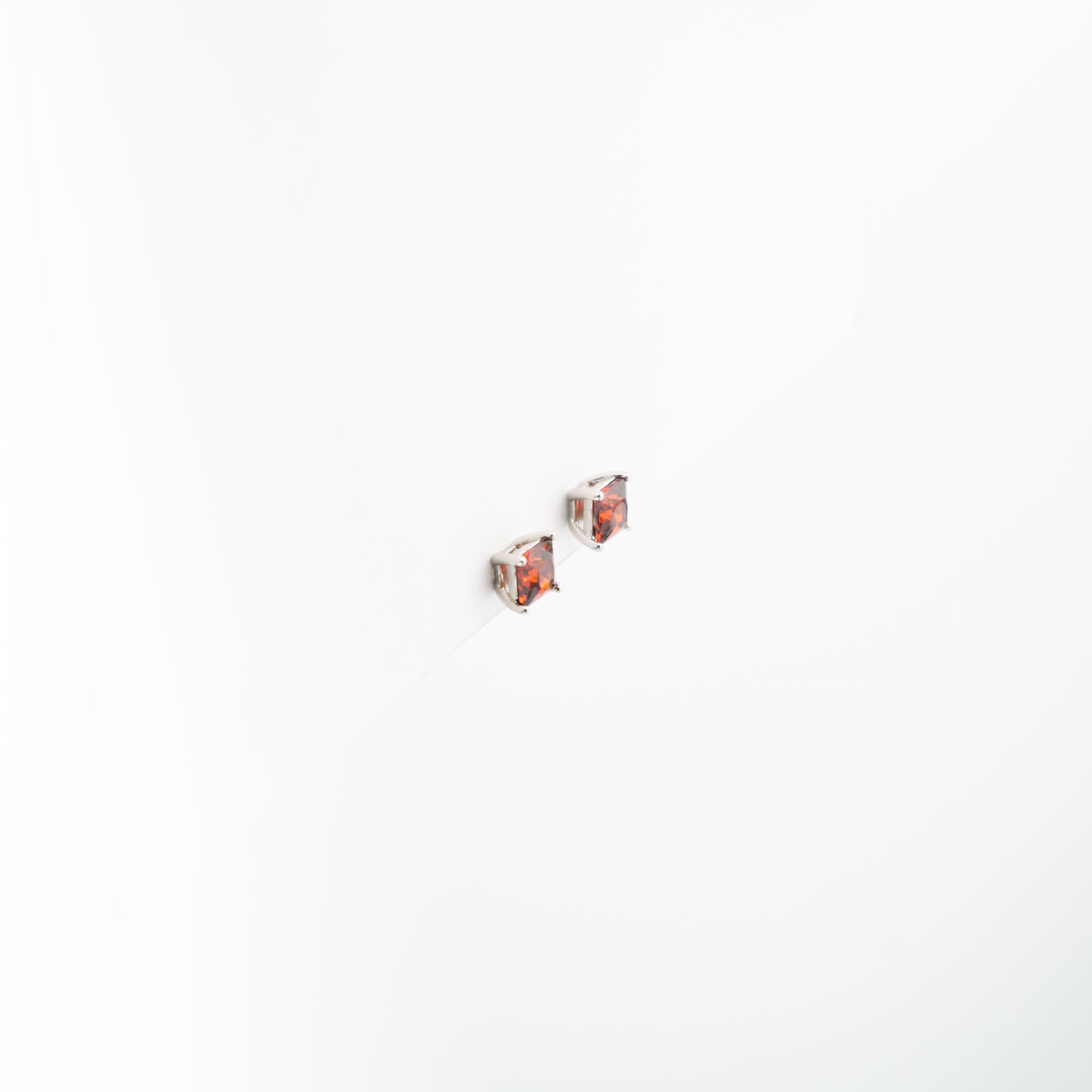 Aretes De Circonia Rojo