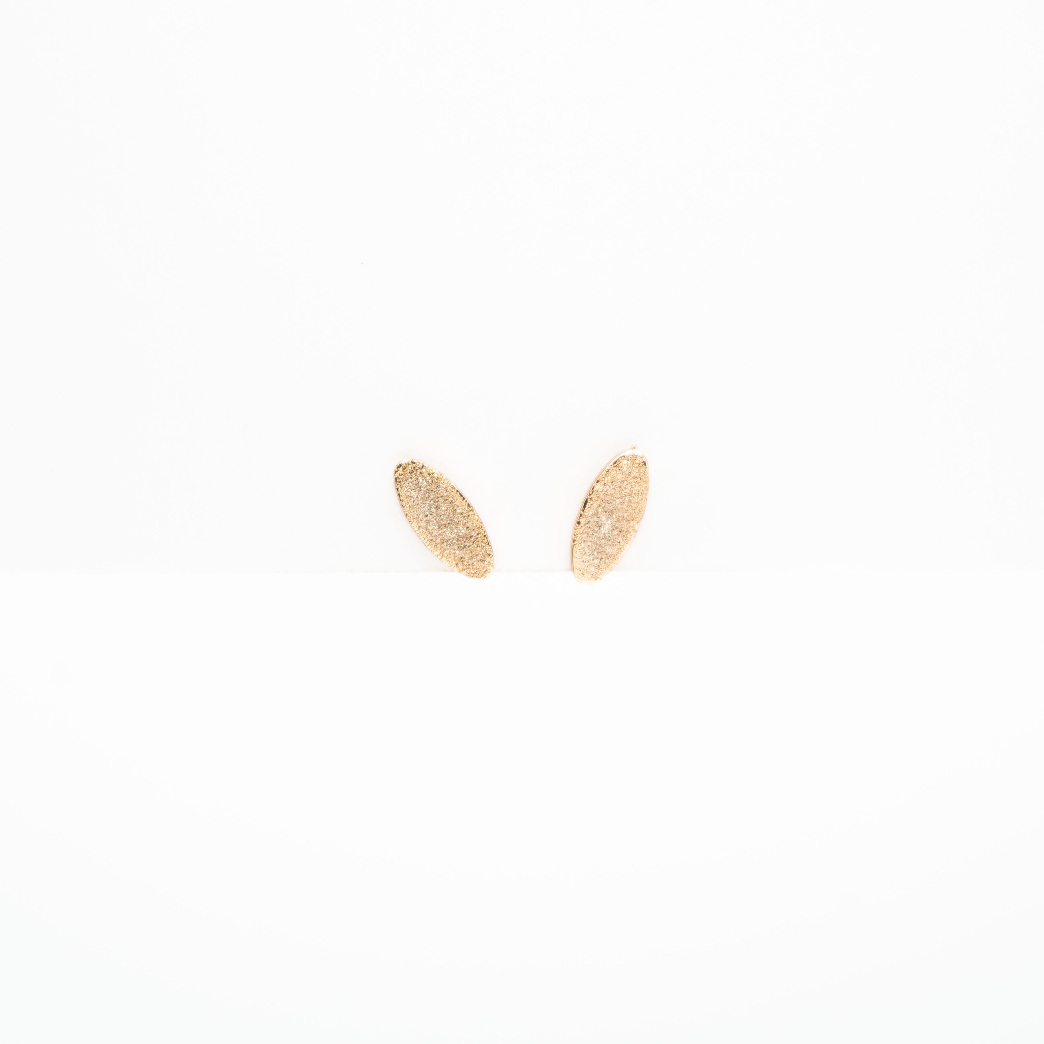 Aretes Ovalados Con Glitter Dorado