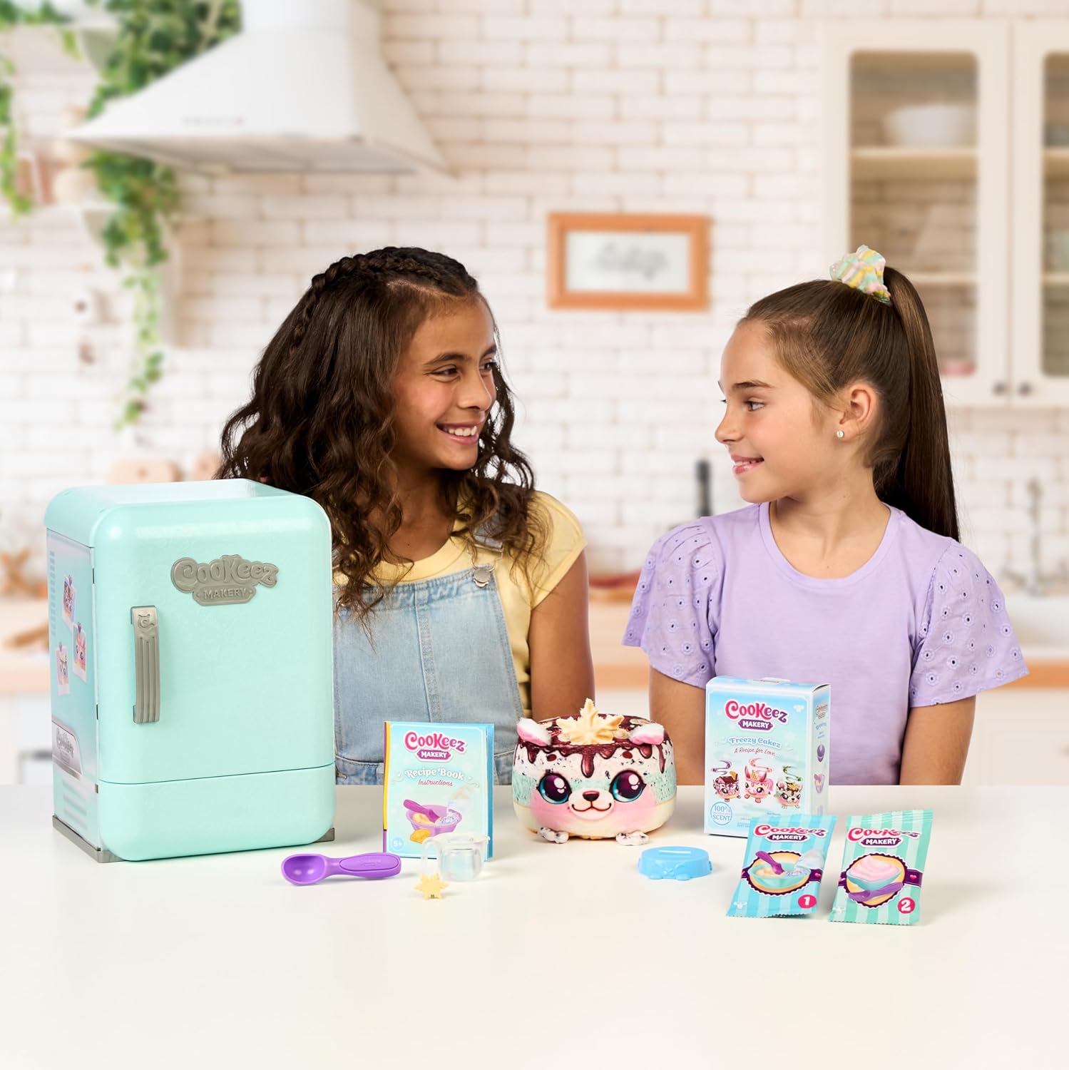 Cookeez Makery Freezy Cakez. Mezcla y decora a tu mejor amigo de peluche