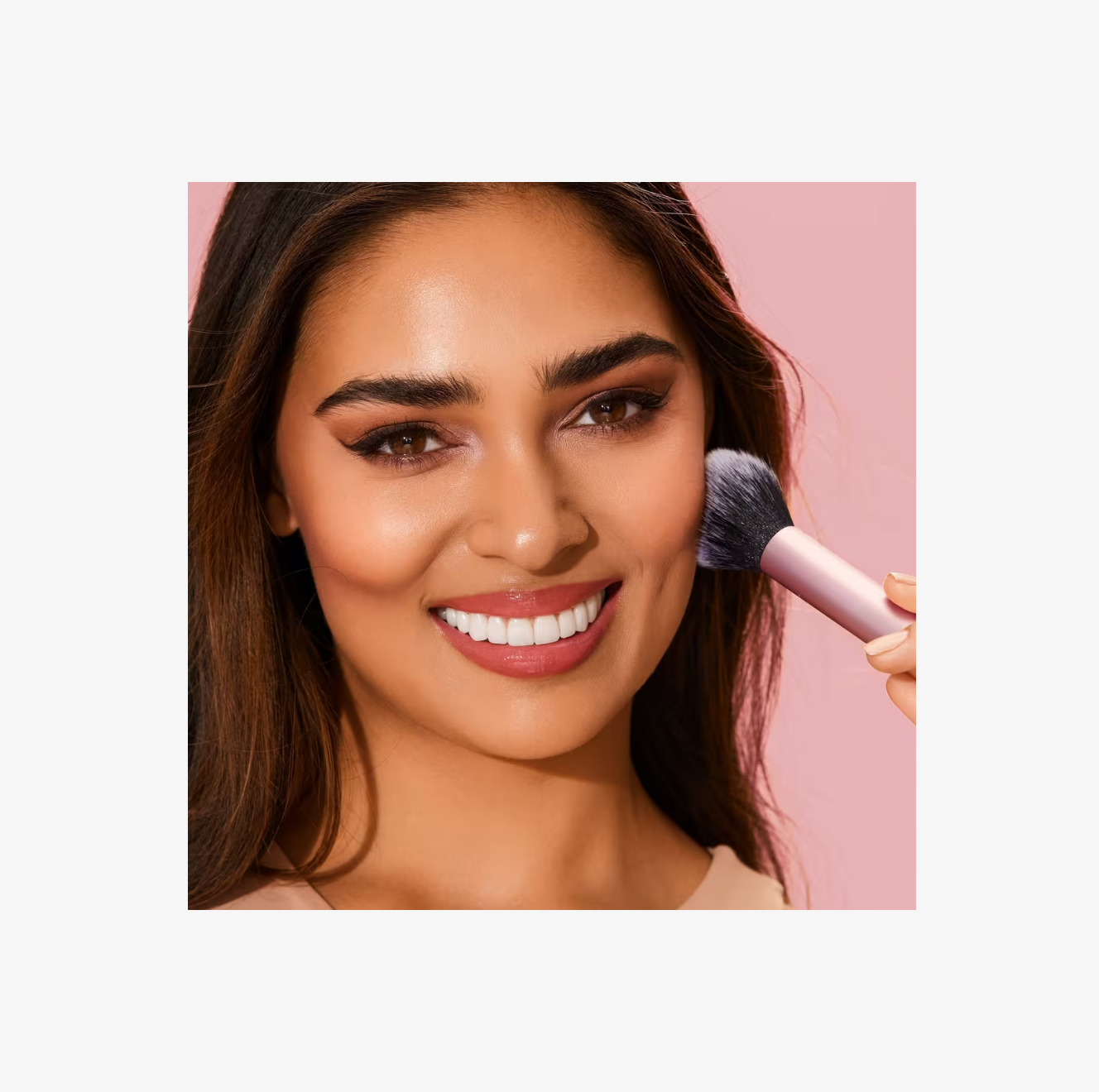 Brocha Ultra Plush Blush Cheek – Real Techniques