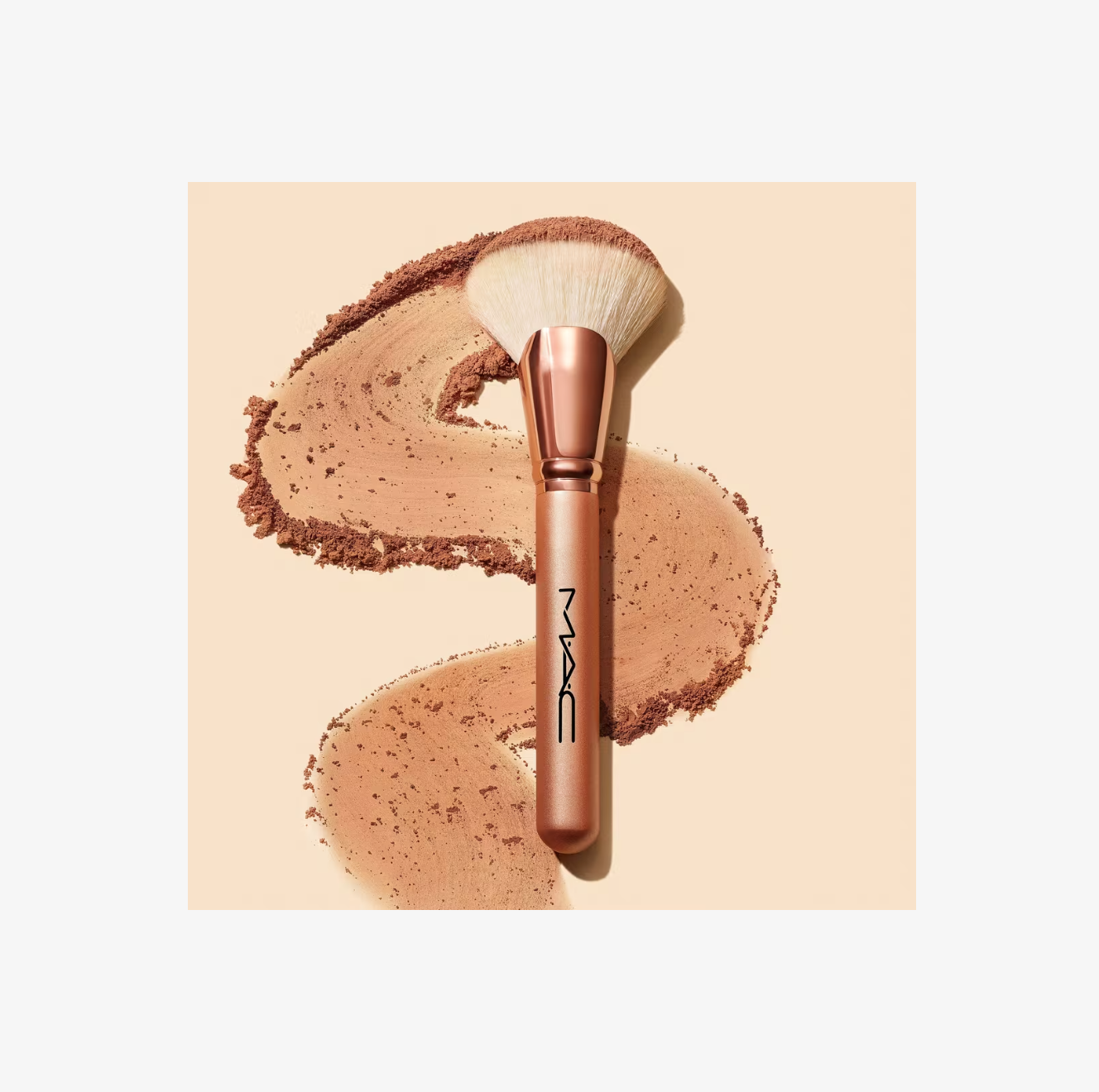 Brocha 143S Bronzer Fan – MAC