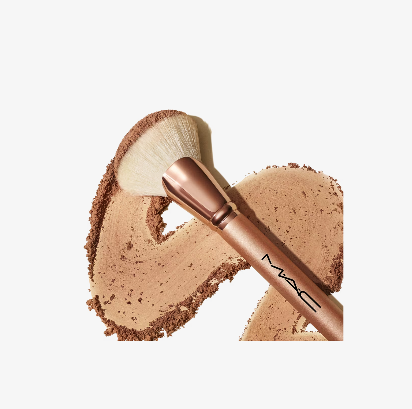 Brocha 143S Bronzer Fan – MAC