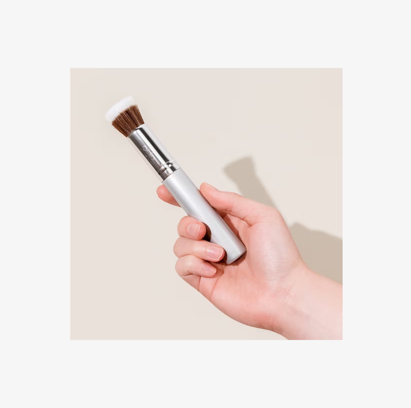 Brocha para Maquillaje con Forma de Cincel para Base Líquida