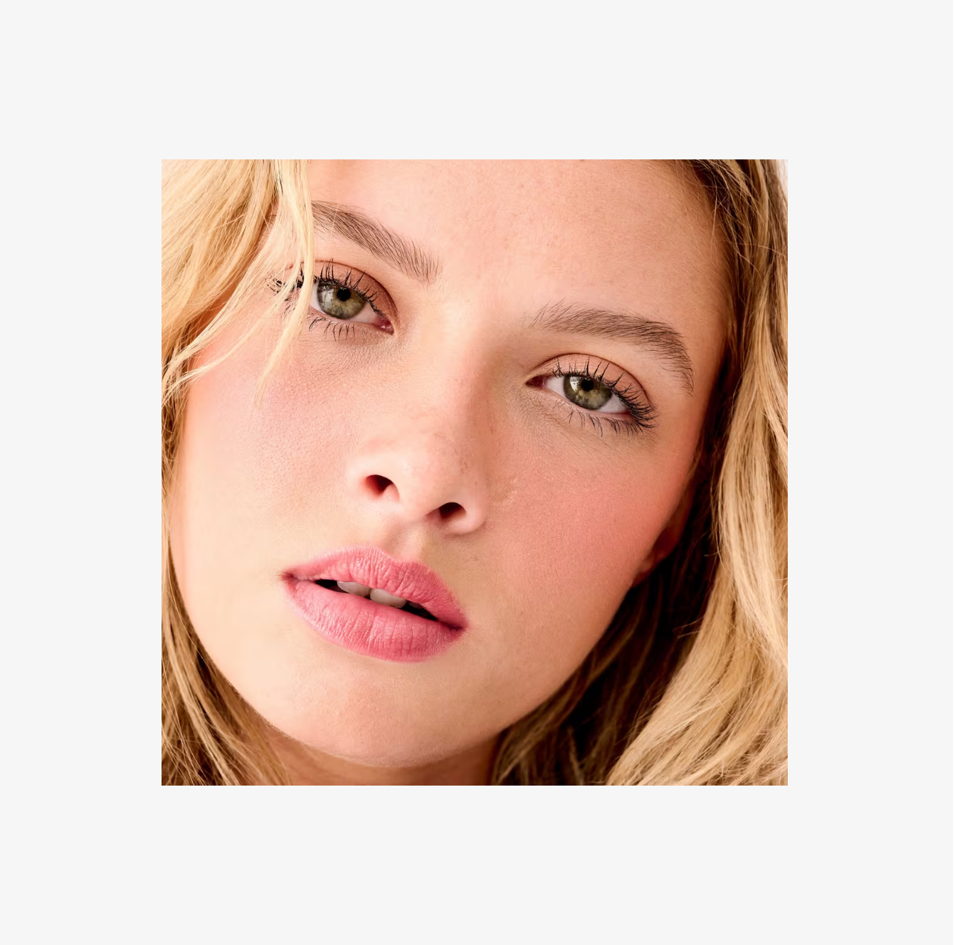 Benefit Cosmetics WANDERful World Silky-Soft Powder Blush Mini