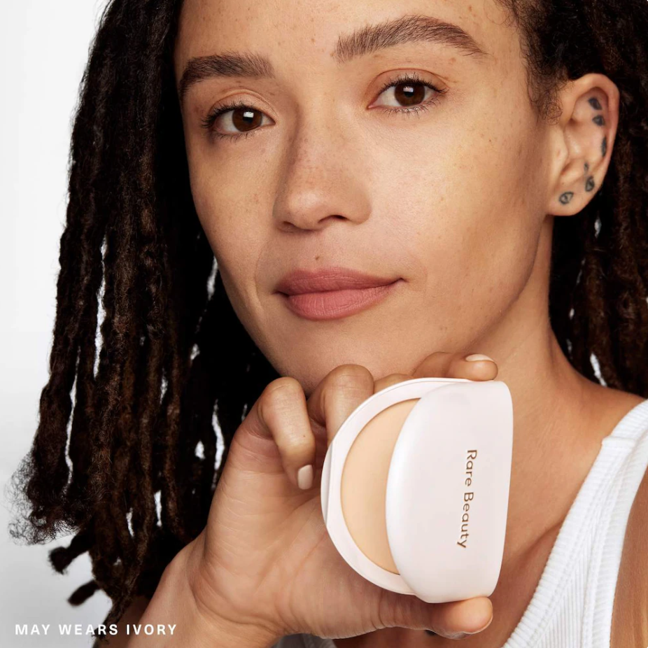 Rare Beauty by Selena Gomez True to Myself Polvo Compacto Translúcido