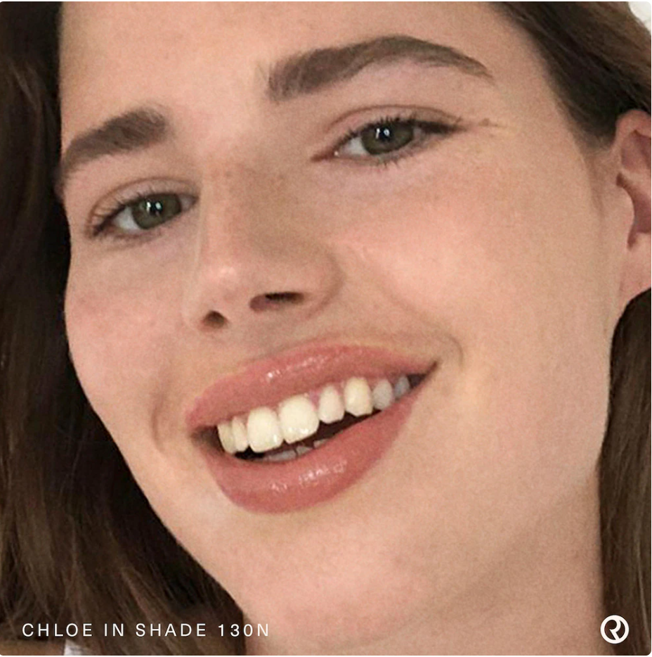 Rare Beauty by Selena Gomez Base de Maquillaje Líquida Liquid Touch