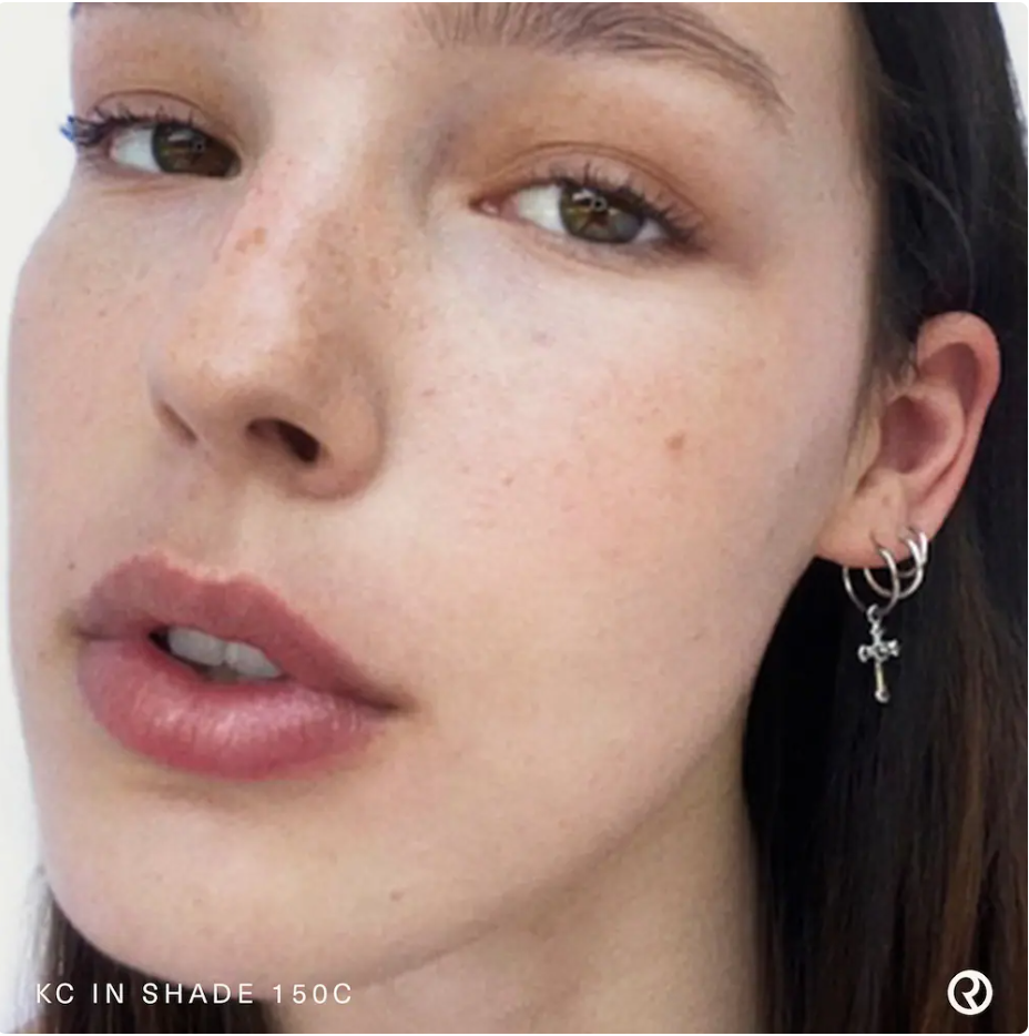 Rare Beauty by Selena Gomez Base de Maquillaje Líquida Liquid Touch