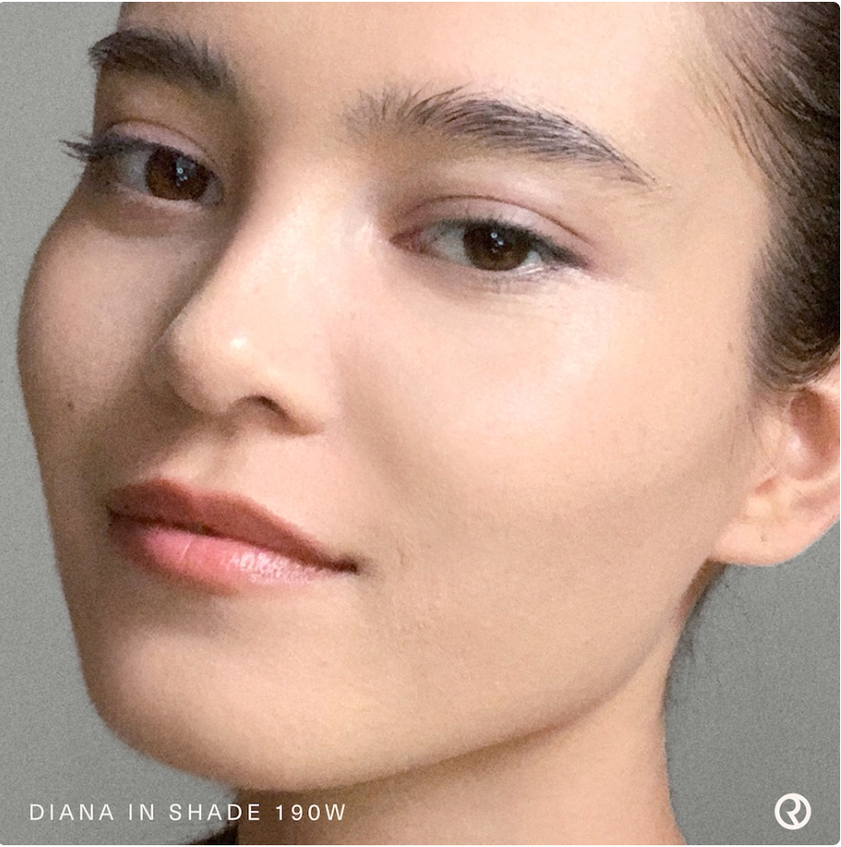 Rare Beauty by Selena Gomez Base de Maquillaje Líquida Liquid Touch