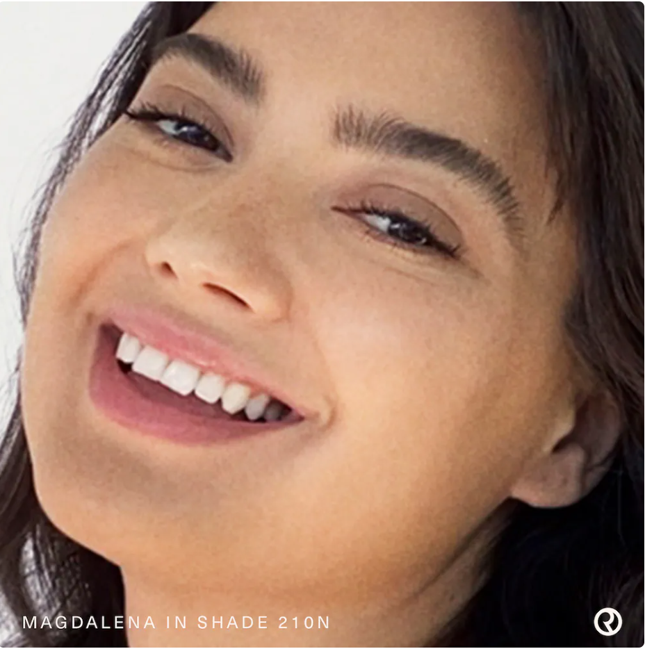 Rare Beauty by Selena Gomez Base de Maquillaje Líquida Liquid Touch