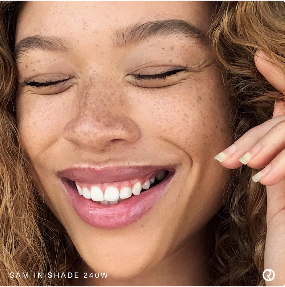 Rare Beauty by Selena Gomez Base de Maquillaje Líquida Liquid Touch