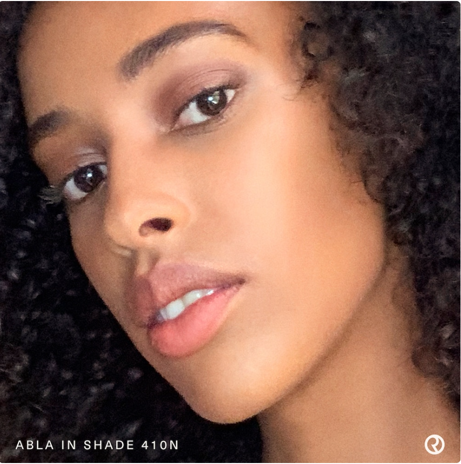 Rare Beauty by Selena Gomez Base de Maquillaje Líquida Liquid Touch