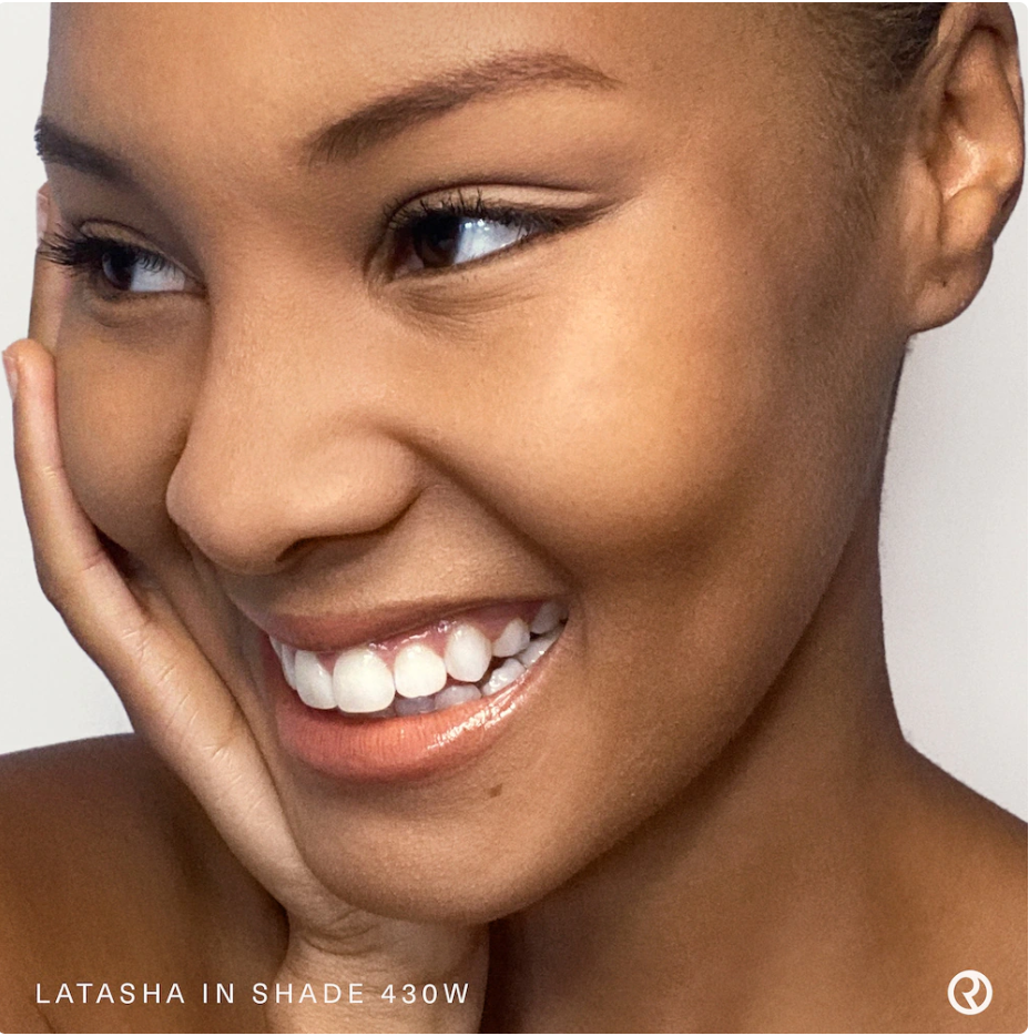 Rare Beauty by Selena Gomez Base de Maquillaje Líquida Liquid Touch