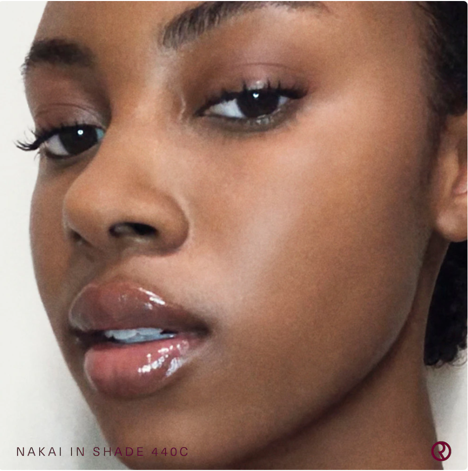 Rare Beauty by Selena Gomez Base de Maquillaje Líquida Liquid Touch