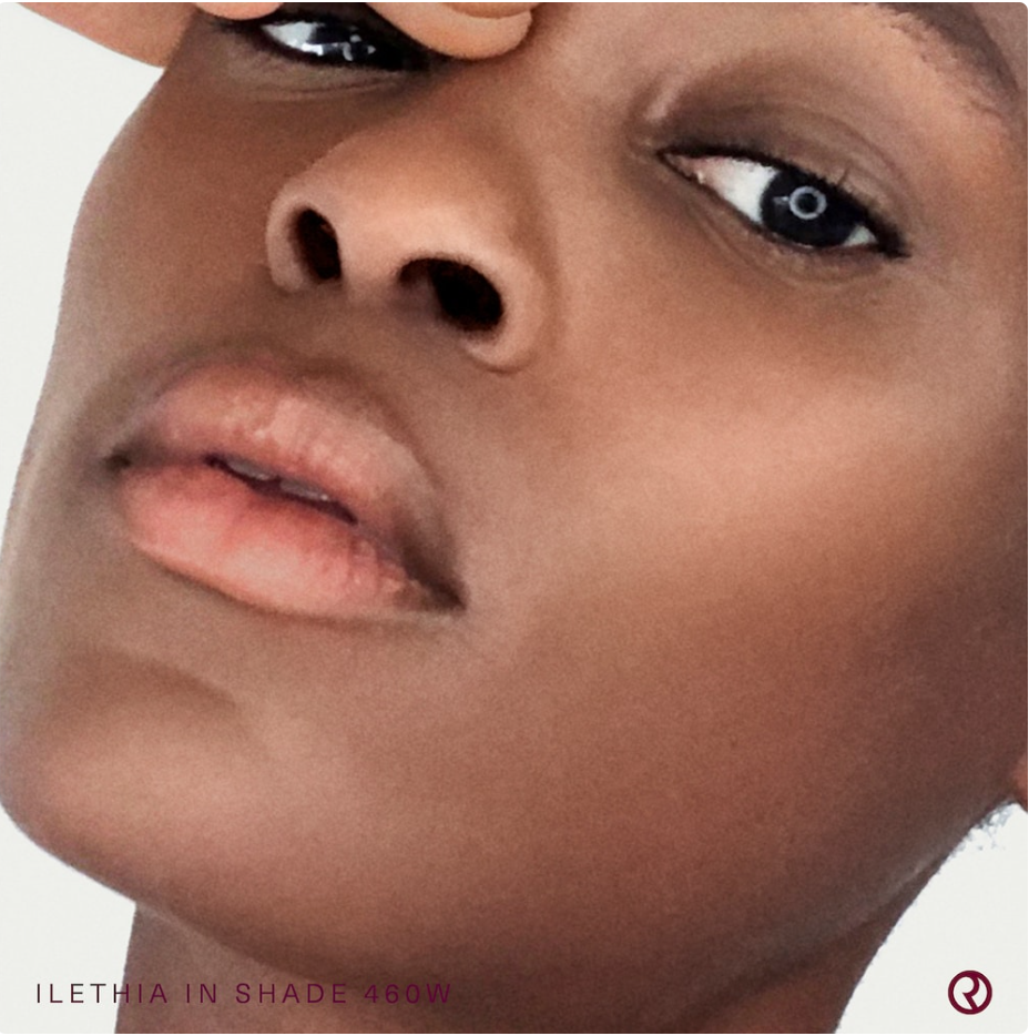 Rare Beauty by Selena Gomez Base de Maquillaje Líquida Liquid Touch