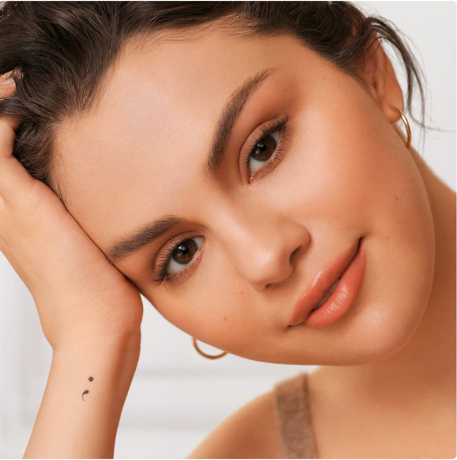 Rare Beauty by Selena Gomez Base de Maquillaje Líquida Liquid Touch