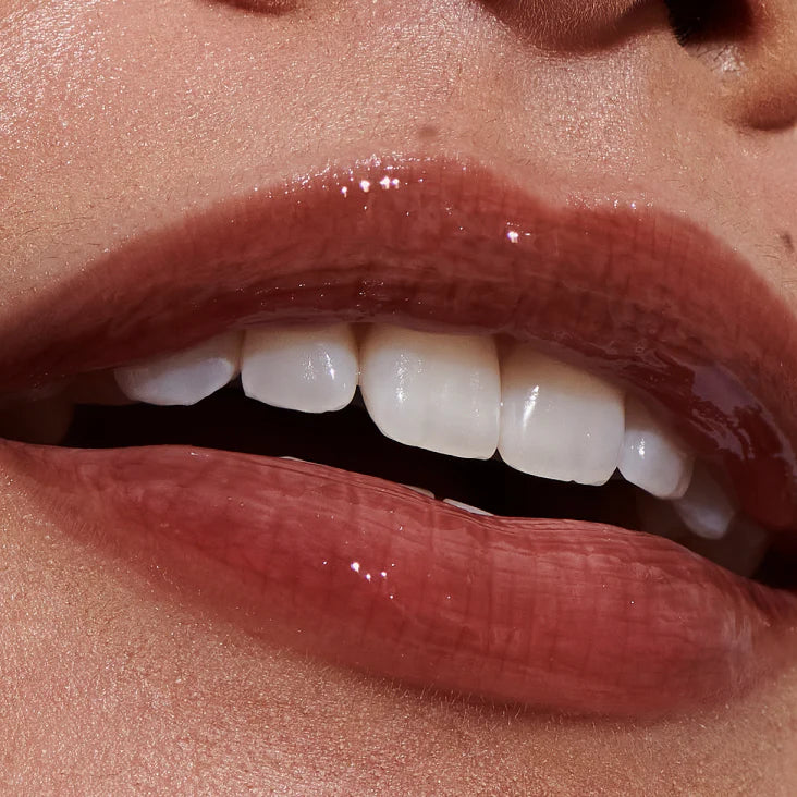 rhode Peptide Lip Tint — La capa de color para labios