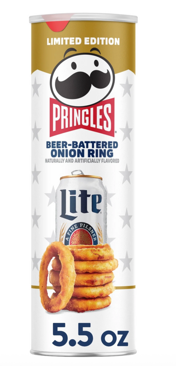 Pringles Papas Crujientes Sabor Aro de Cebolla Rebozadas con Cerveza, Snacks para el Almuerzo, Lata de 5.5 oz