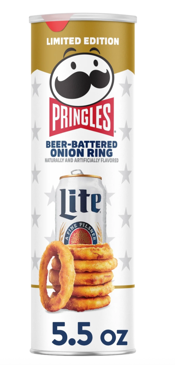 Pringles Papas Crujientes Sabor Aro de Cebolla Rebozadas con Cerveza, Snacks para el Almuerzo, Lata de 5.5 oz