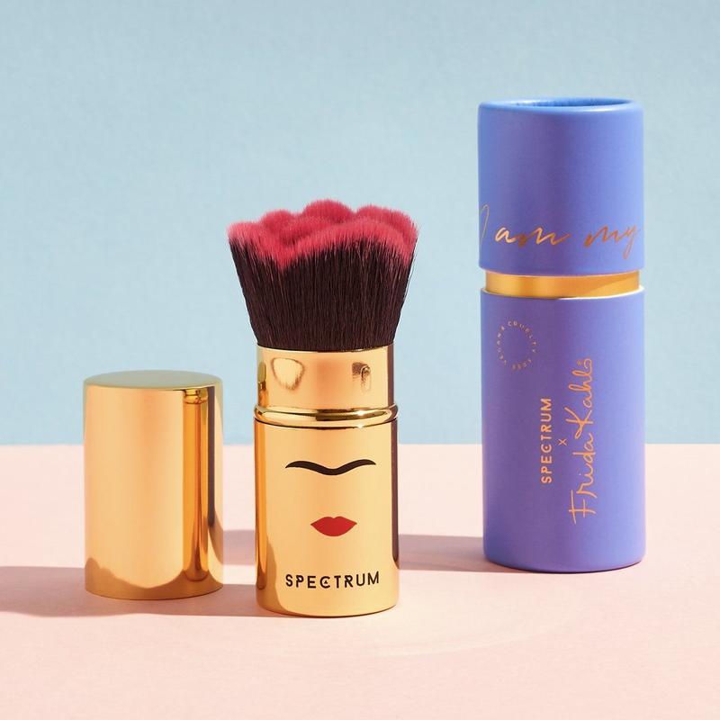 Frida Khalo Brocha Kabuki