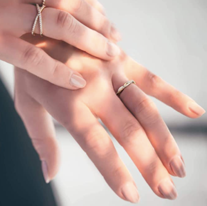 Anillo Pavoi Twister Eternidad Dorado