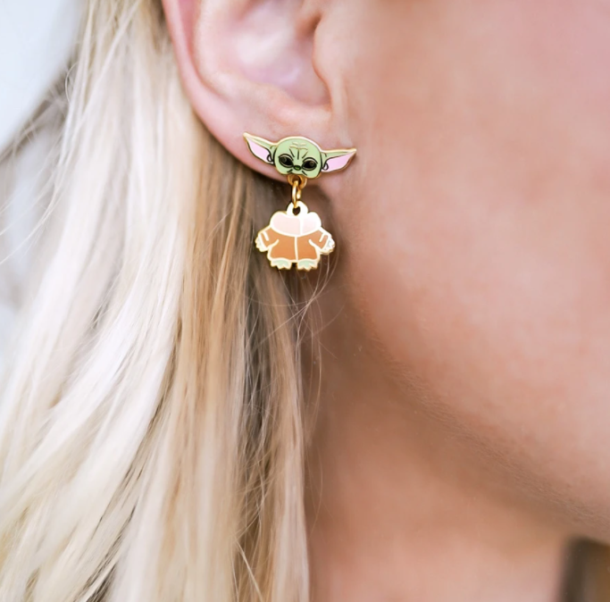 Mandalorian Aretes Baby Yoda Bano De Oro